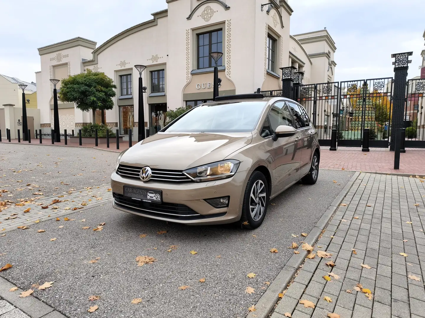 Volkswagen Golf Sportsvan SOUND / ACC / PANO / AHK / 8-Fach Gold - 1