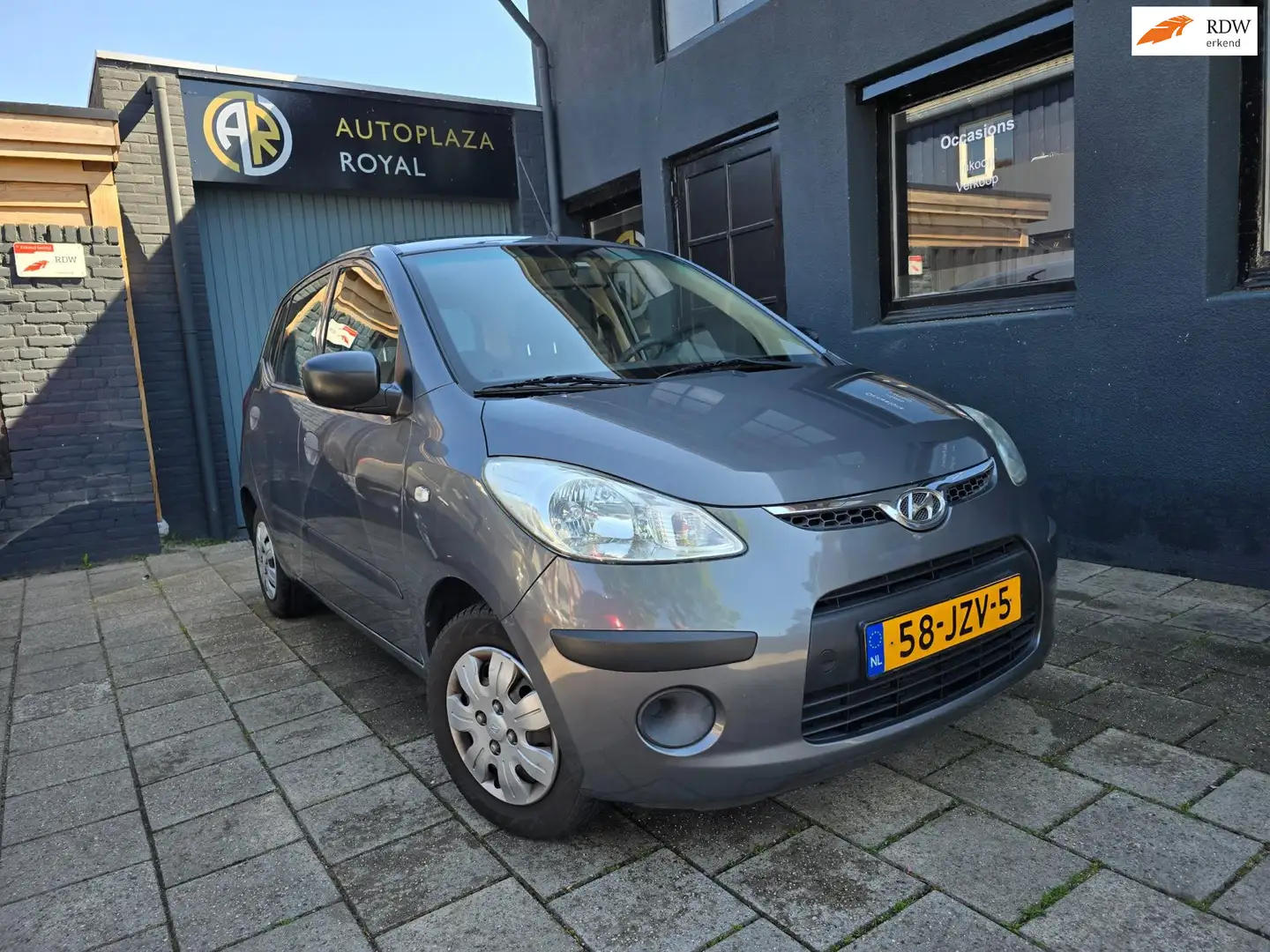 Hyundai i10 1.1 Active Cool Gris - 1