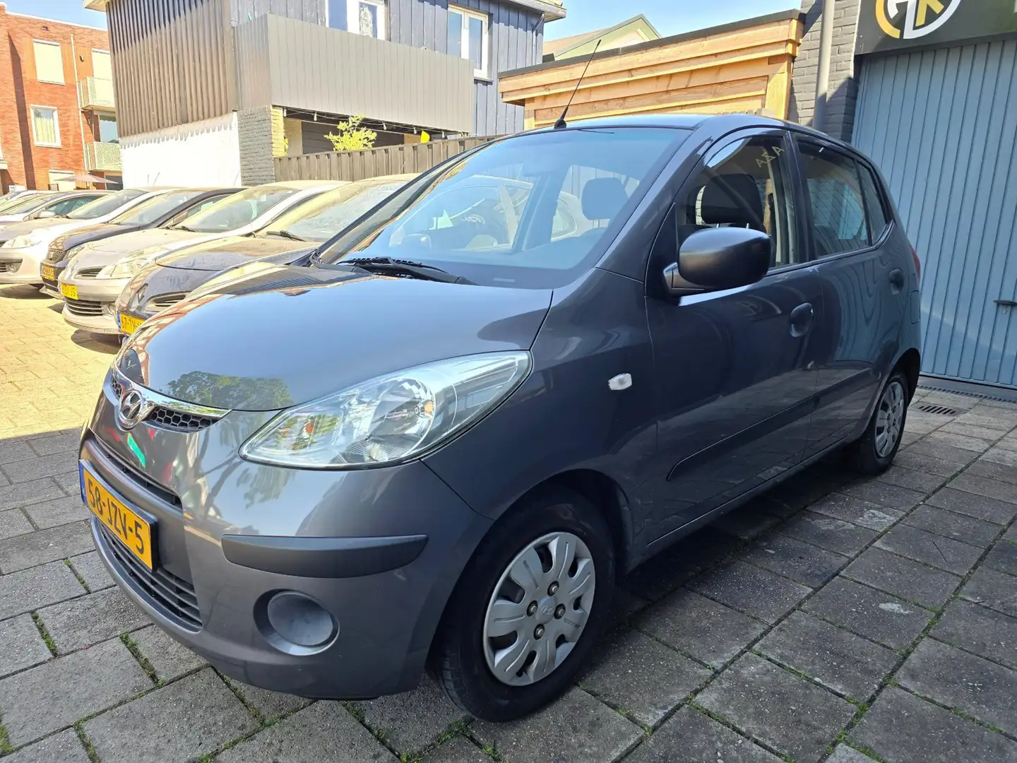 Hyundai i10 1.1 Active Cool Gris - 2