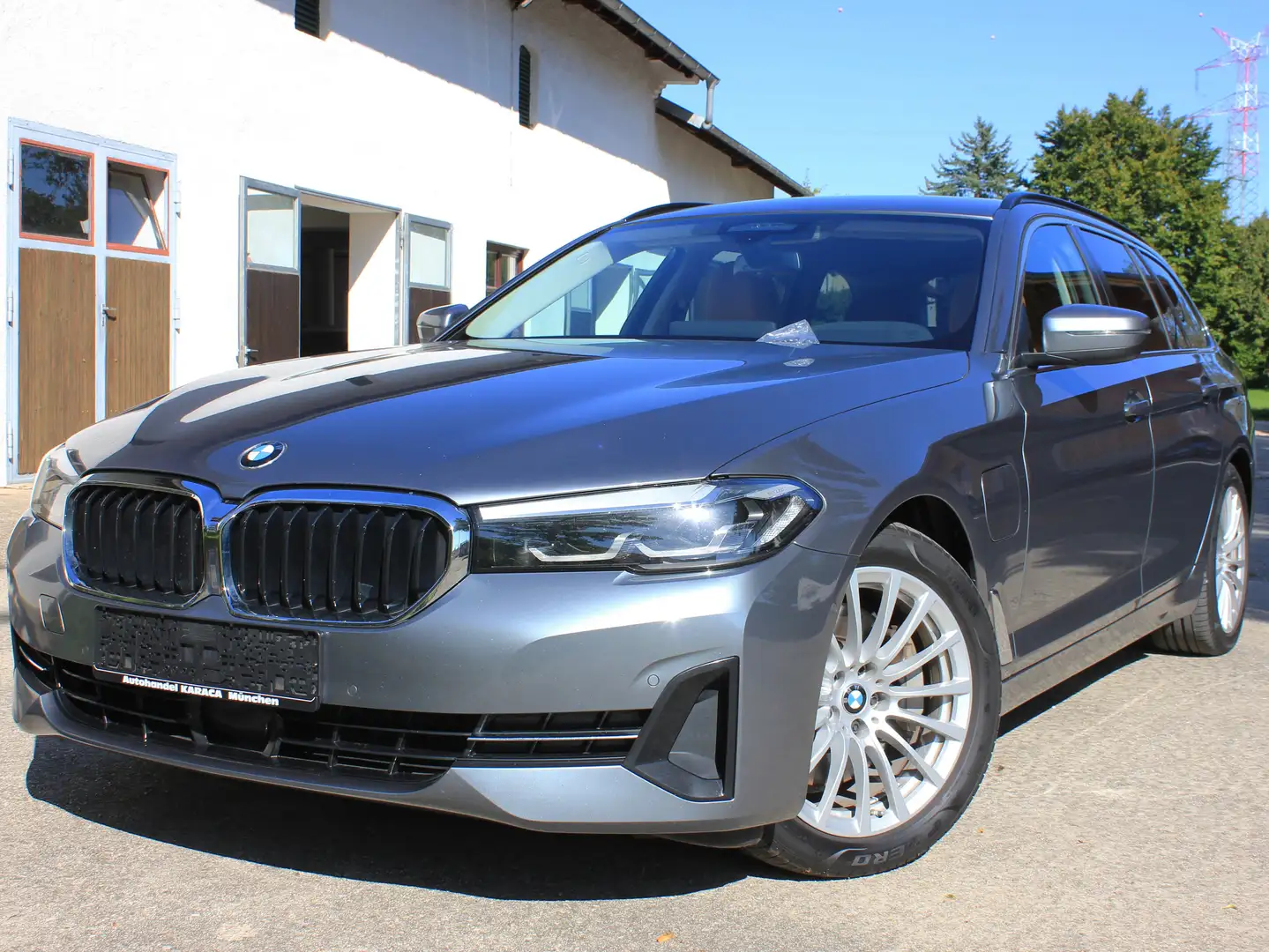BMW 530 530 e Touring AHK Leder DrivingAssist+ Kamera 1Hd Grau - 1