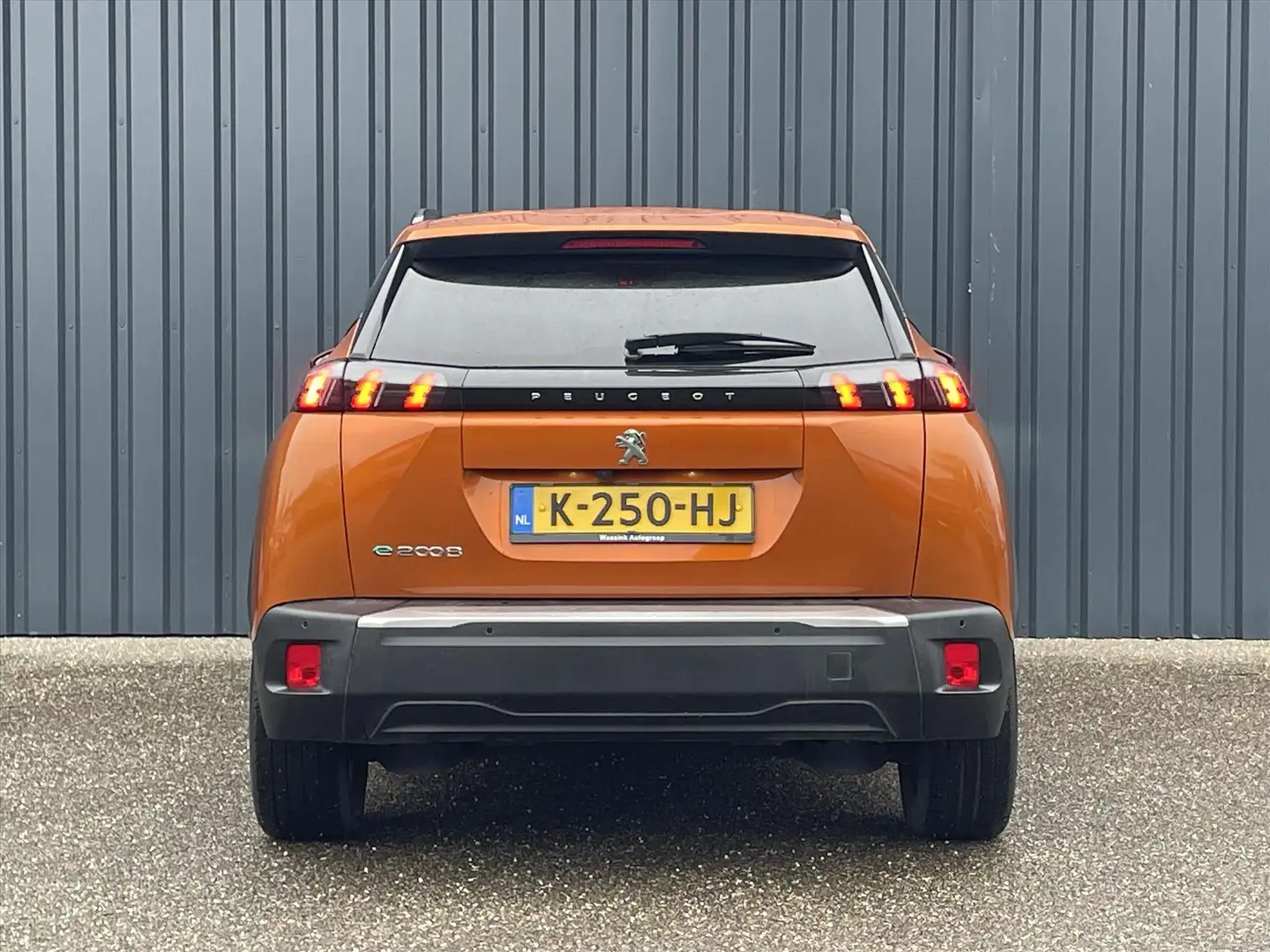 Peugeot e-2008 EV 50kWh 136pk Allure I Navigatie I Parkeerhulp I Oranžová - 2
