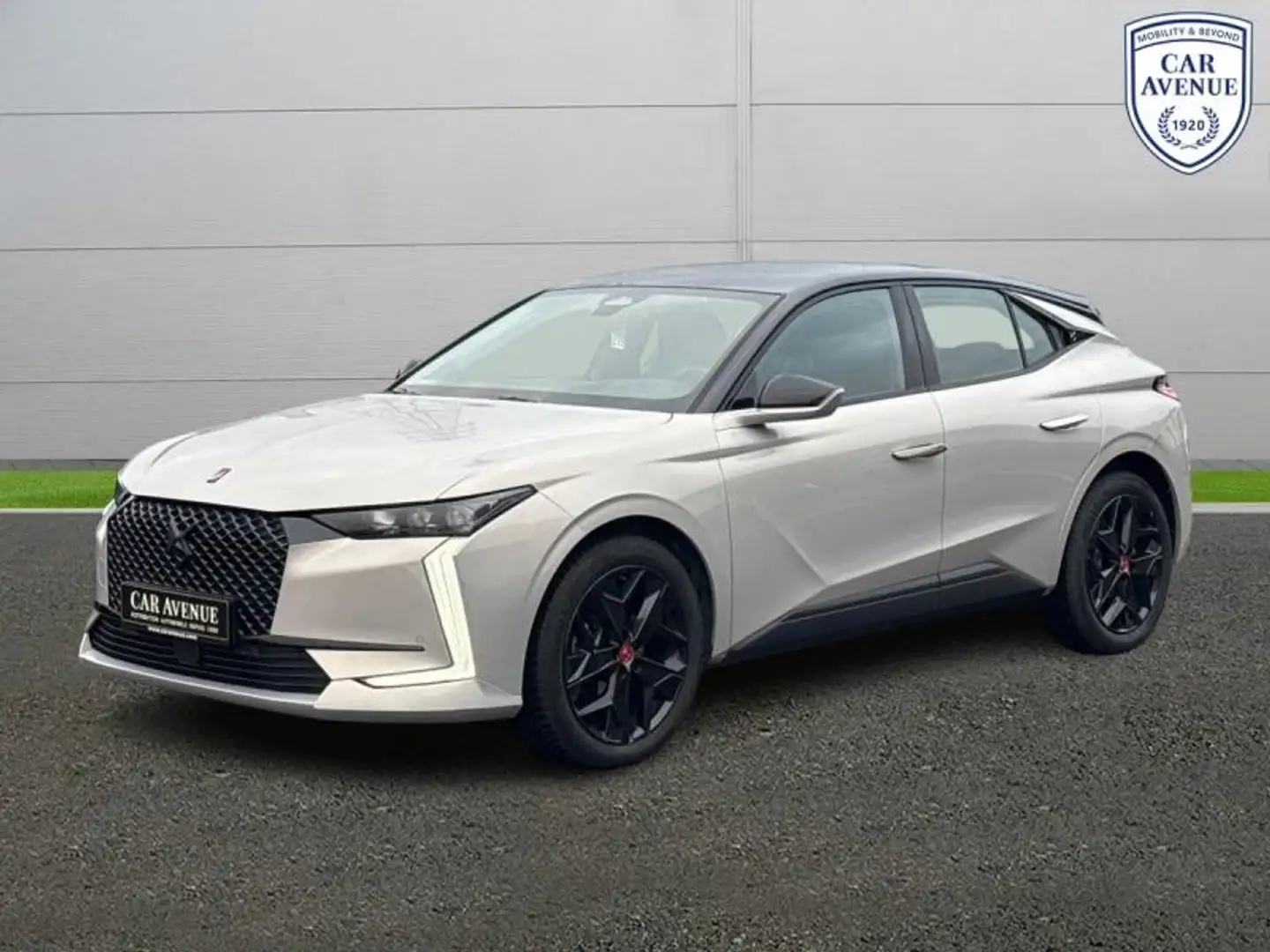 DS Automobiles DS 4 BlueHDi 130ch Performance Line Automatique Bílá - 1