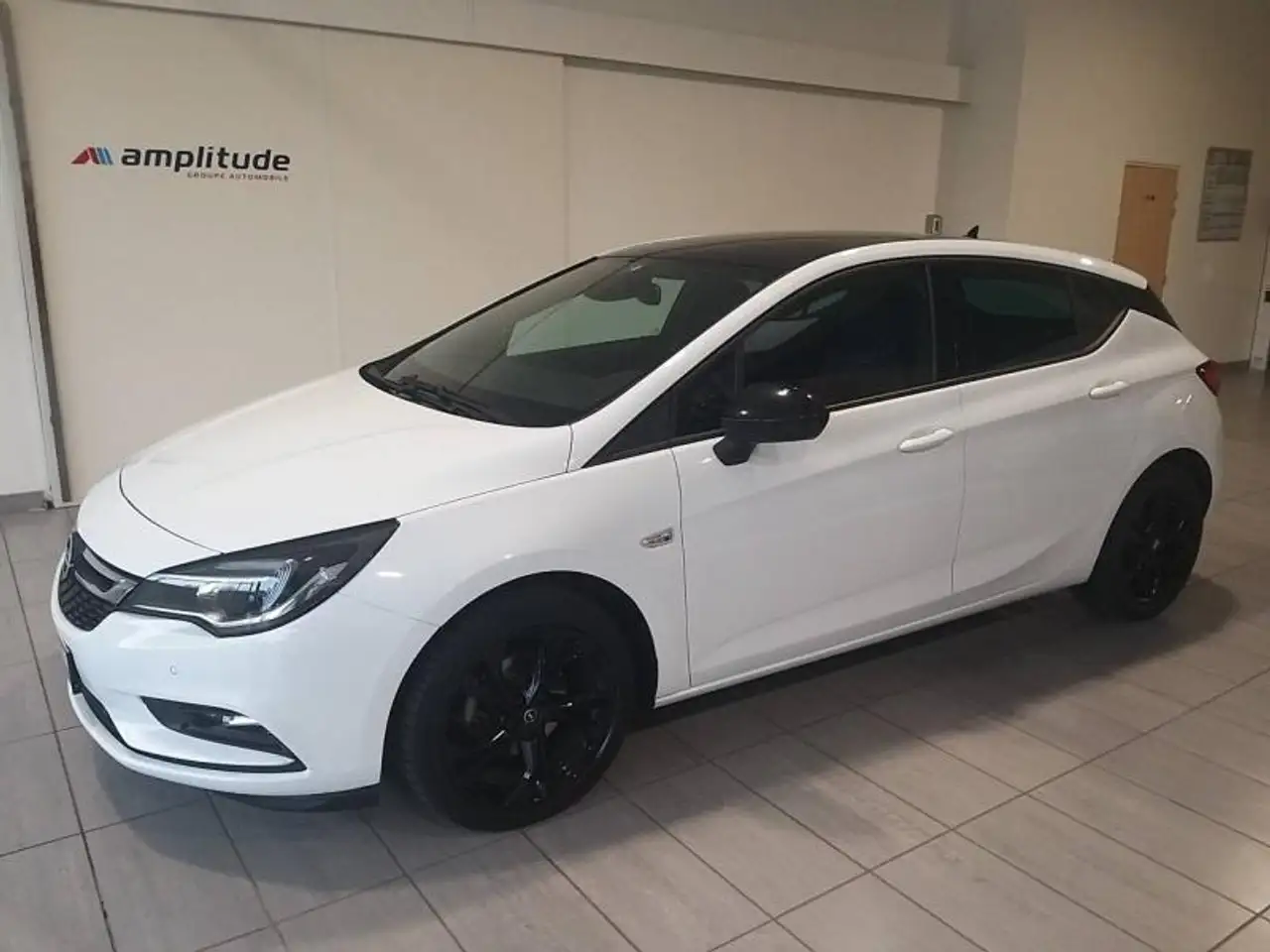 Opel Astra 1.0 Turbo 105 ch ECOTEC Black Edition Eu