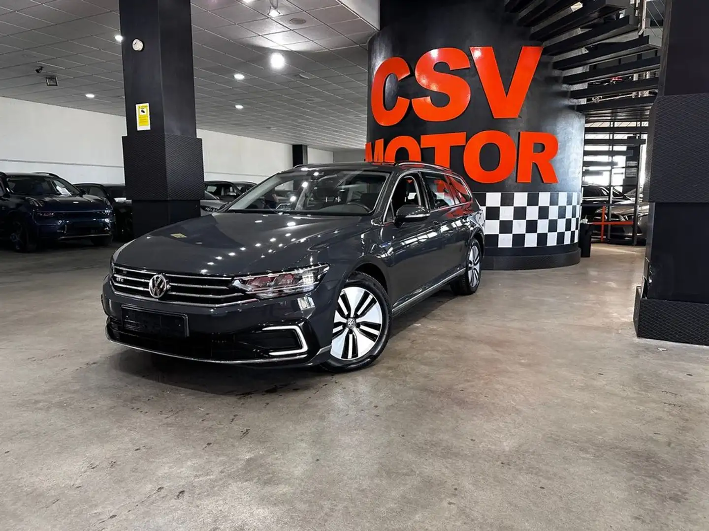 Volkswagen Passat Variant GTE 1.4 TSI e-Power 115kW + 85kW Gris - 2
