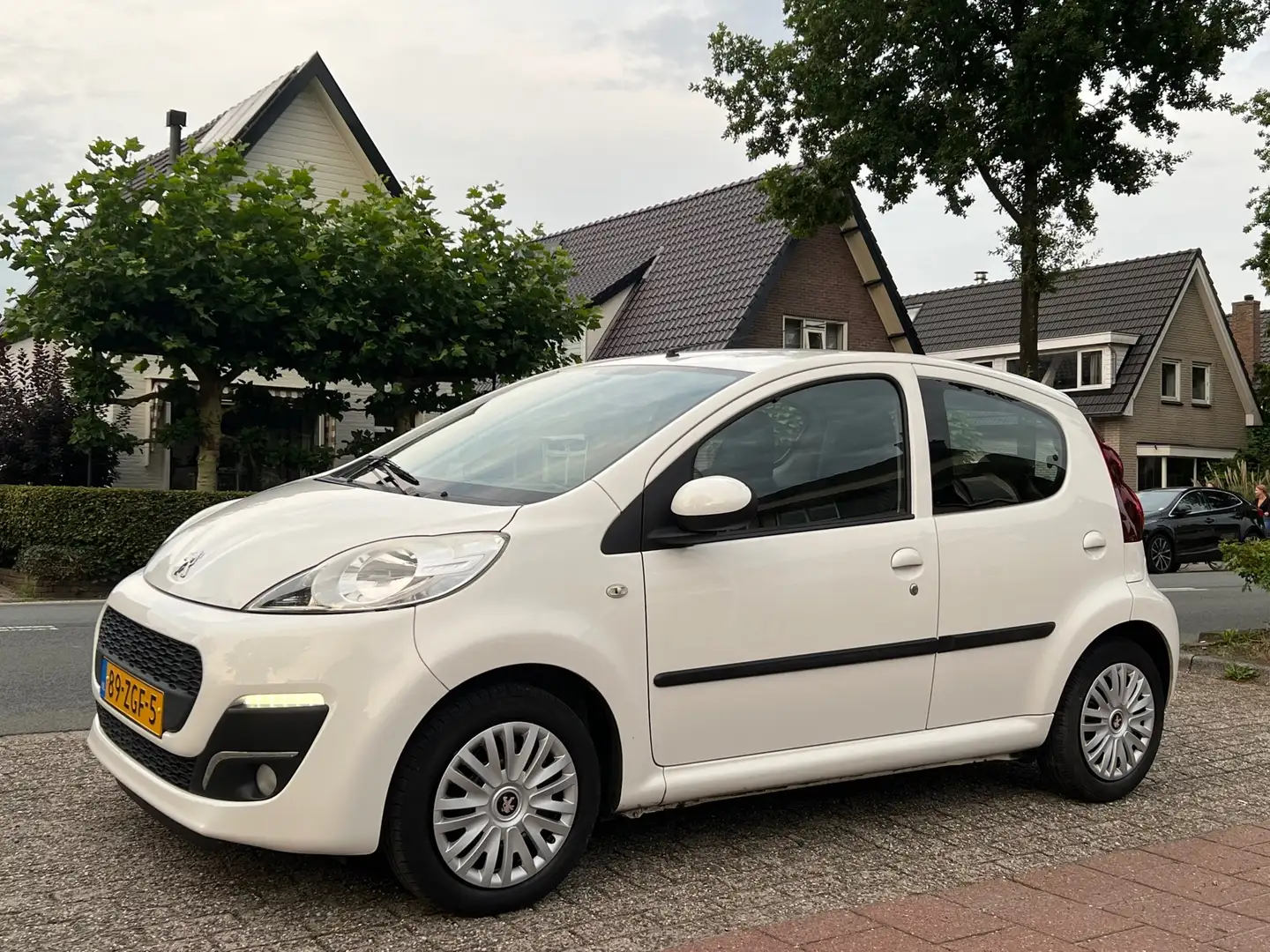 Peugeot 107 1.0 Active 98.000 km NL-AUTO-NAP Fehér - 1