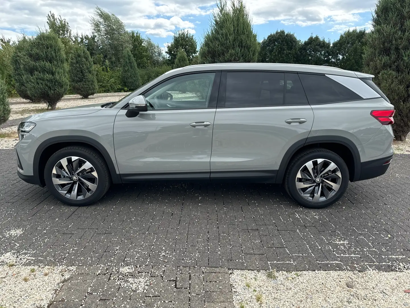 Skoda Kodiaq 2.0 TDI 142 kW 4x4 Selection, AHK, LED, Pano Grey - 2