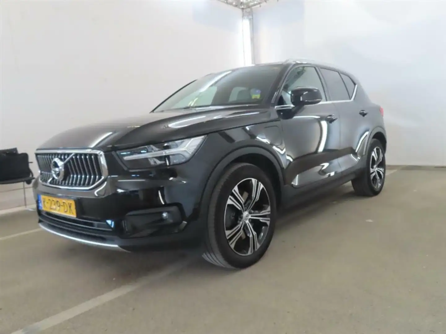 Volvo XC40 1.5 T5 Automaat-7 Recharge Inscription | Plug-in | Zwart - 2