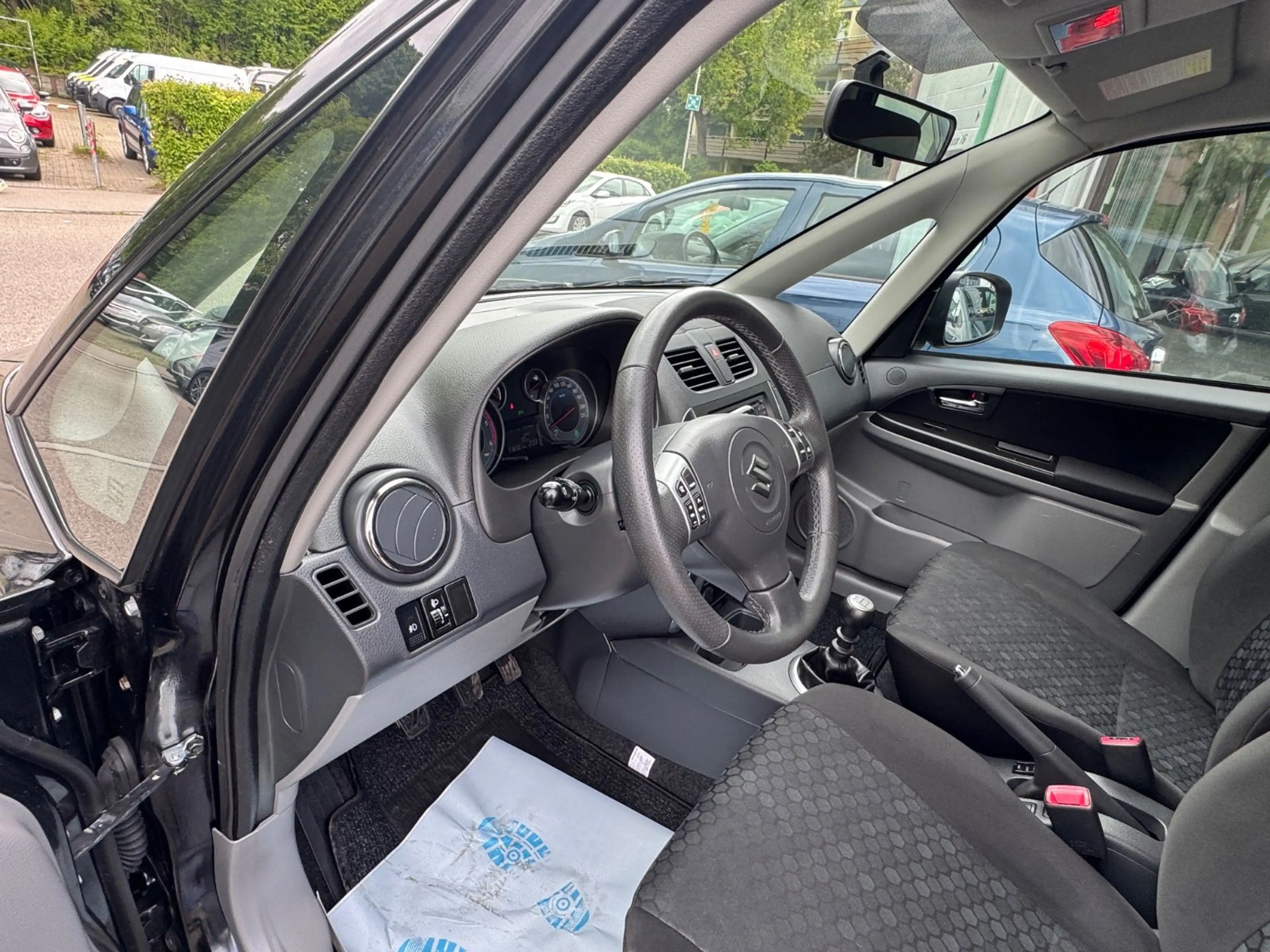 Suzuki SX4 2.0 DDiS TD Club 4X4 Tüv neu 1 hand Euro 5 — photo 11