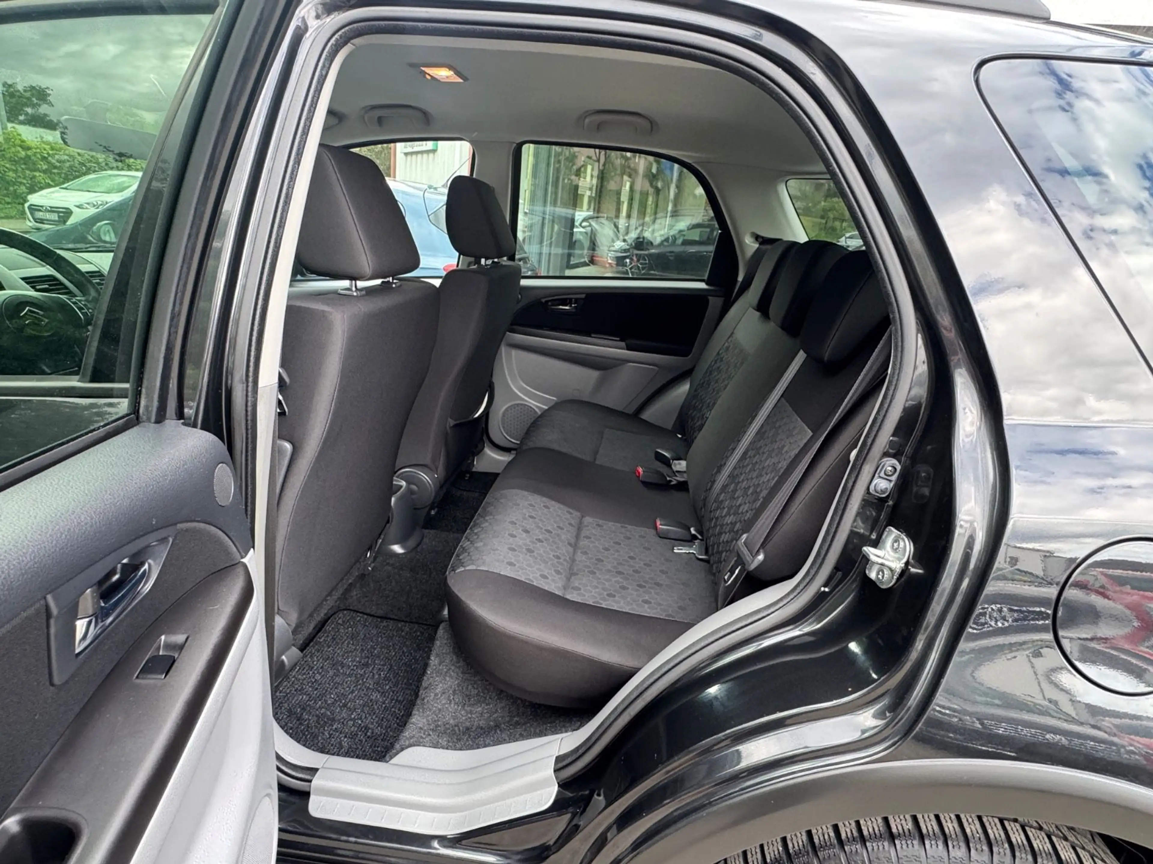 Suzuki SX4 2.0 DDiS TD Club 4X4 Tüv neu 1 hand Euro 5 — photo 12