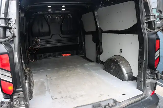 Ford Transit Custom view 7