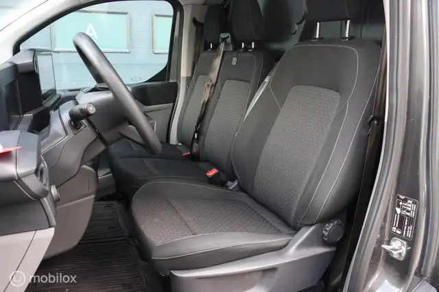 Ford Transit Custom view 6