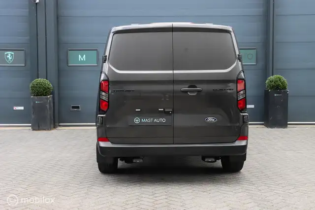 Ford Transit Custom view 9