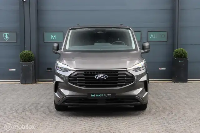 Ford Transit Custom view 2