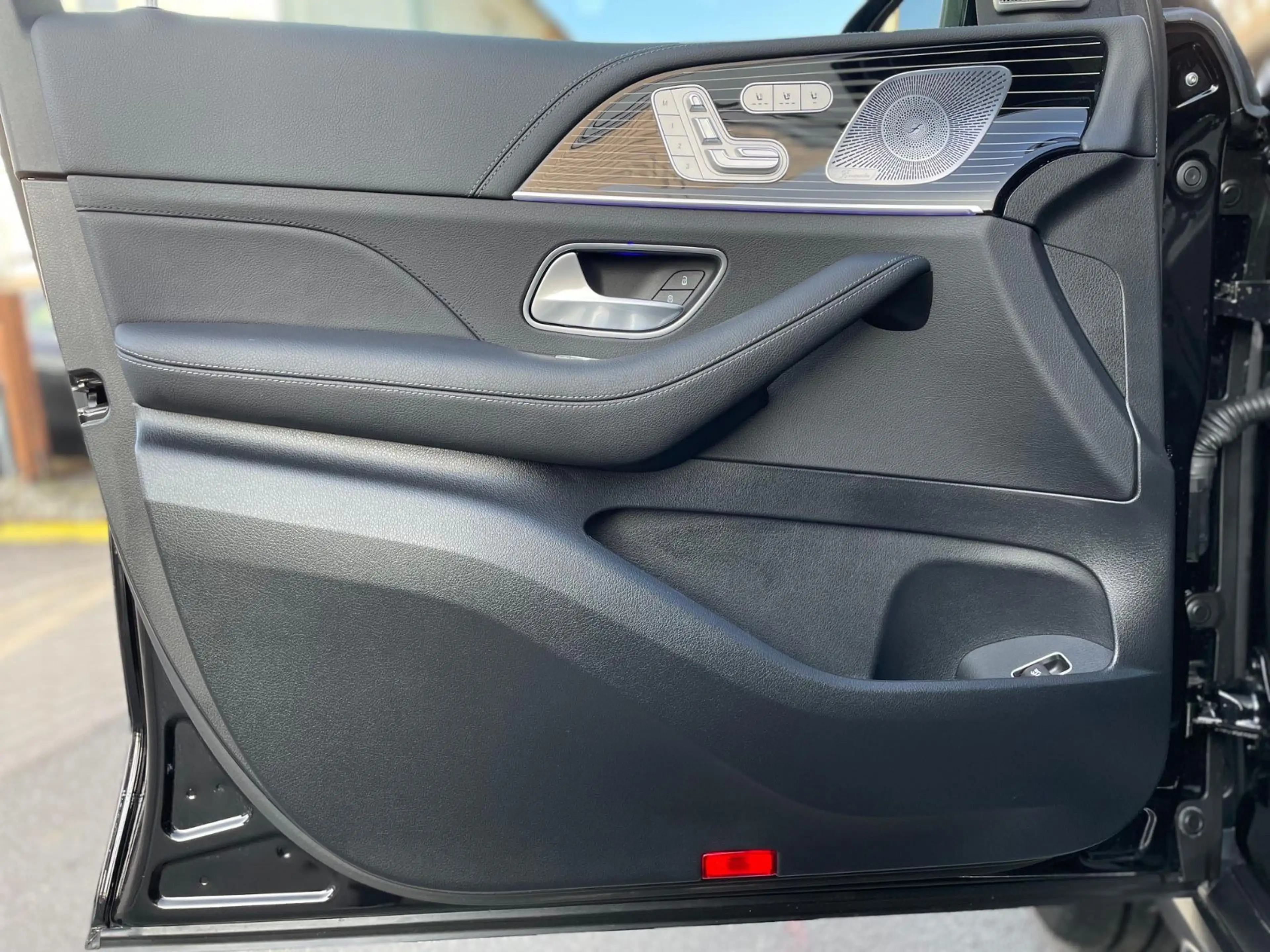 Mercedes-Benz GLS 450 d 4M AMG Full Options|Rear Entertaiment| — photo 4