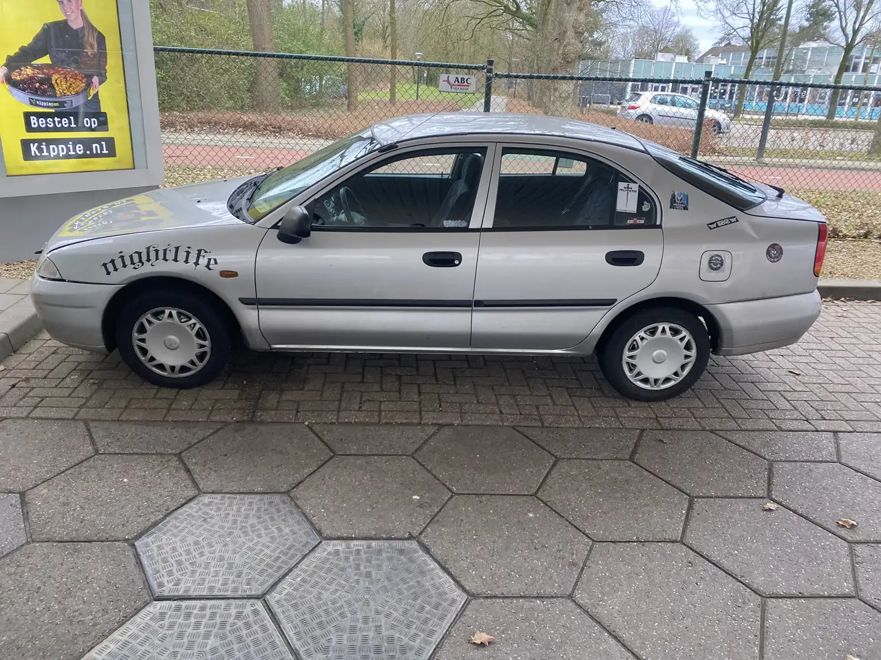 Mitsubishi Carisma 1.6 GL Royal Class, foto 2