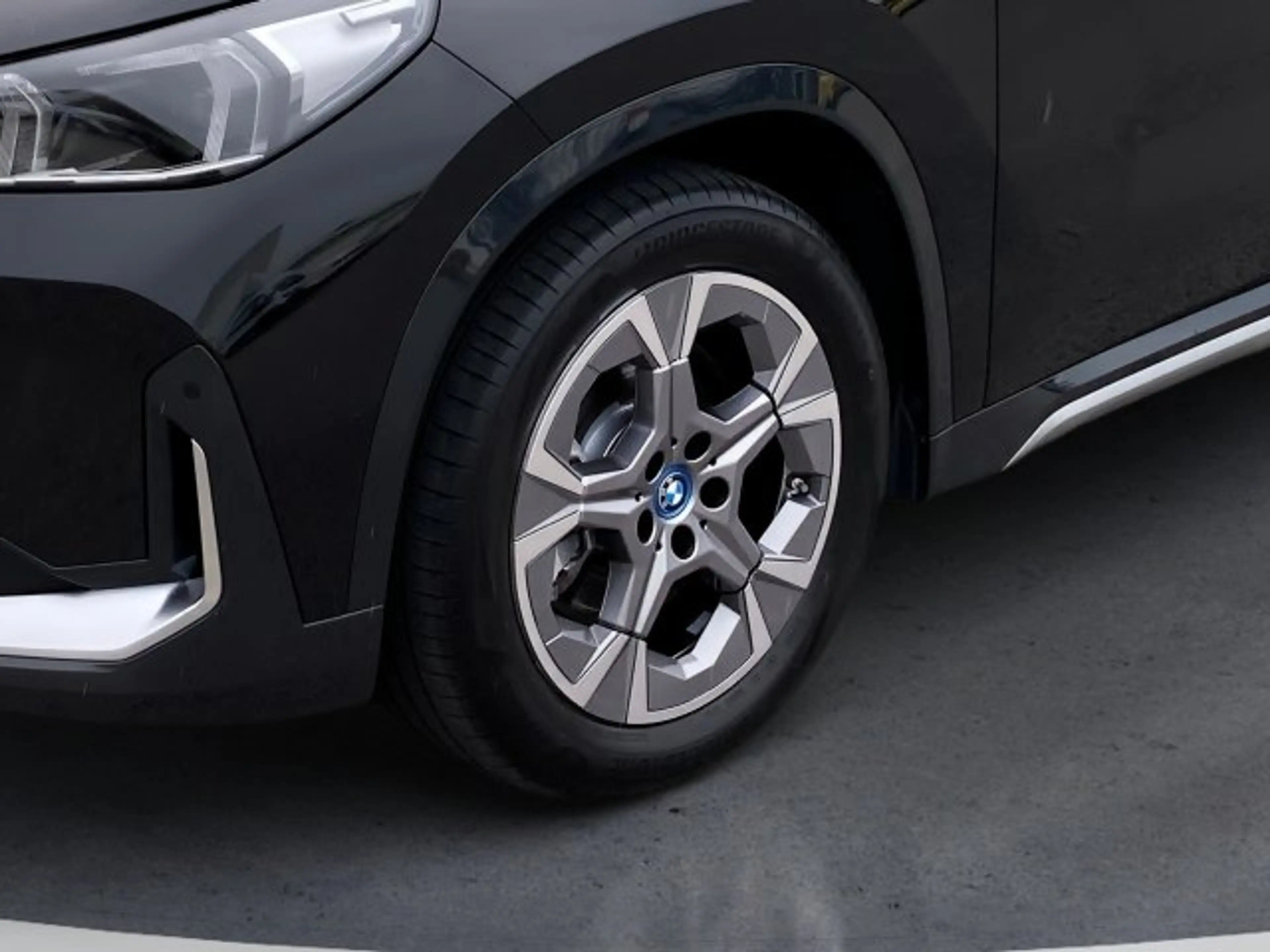 BMW iX1 xDrive30 64,7kWh — photo 8
