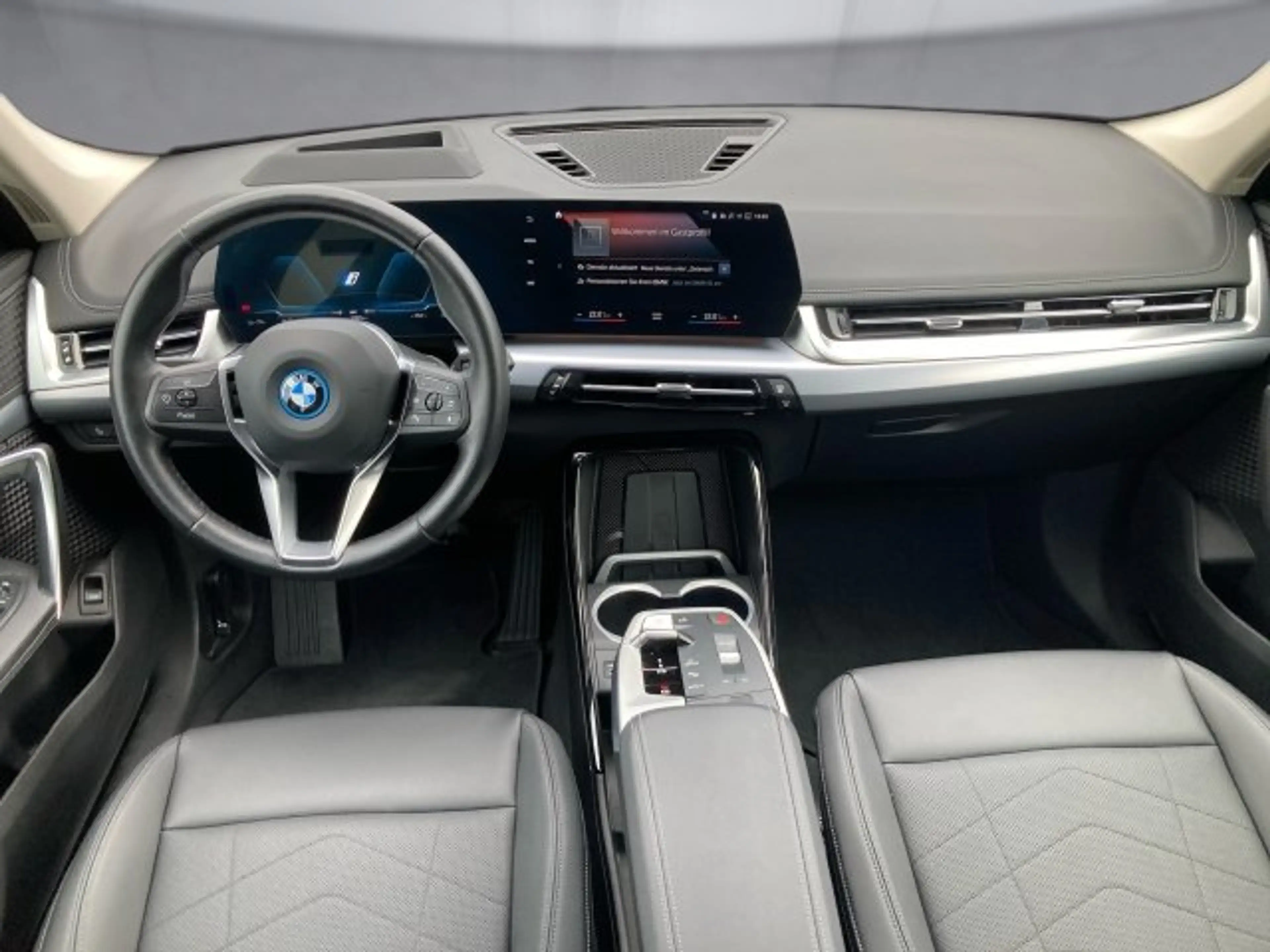 BMW iX1 xDrive30 64,7kWh — photo 9