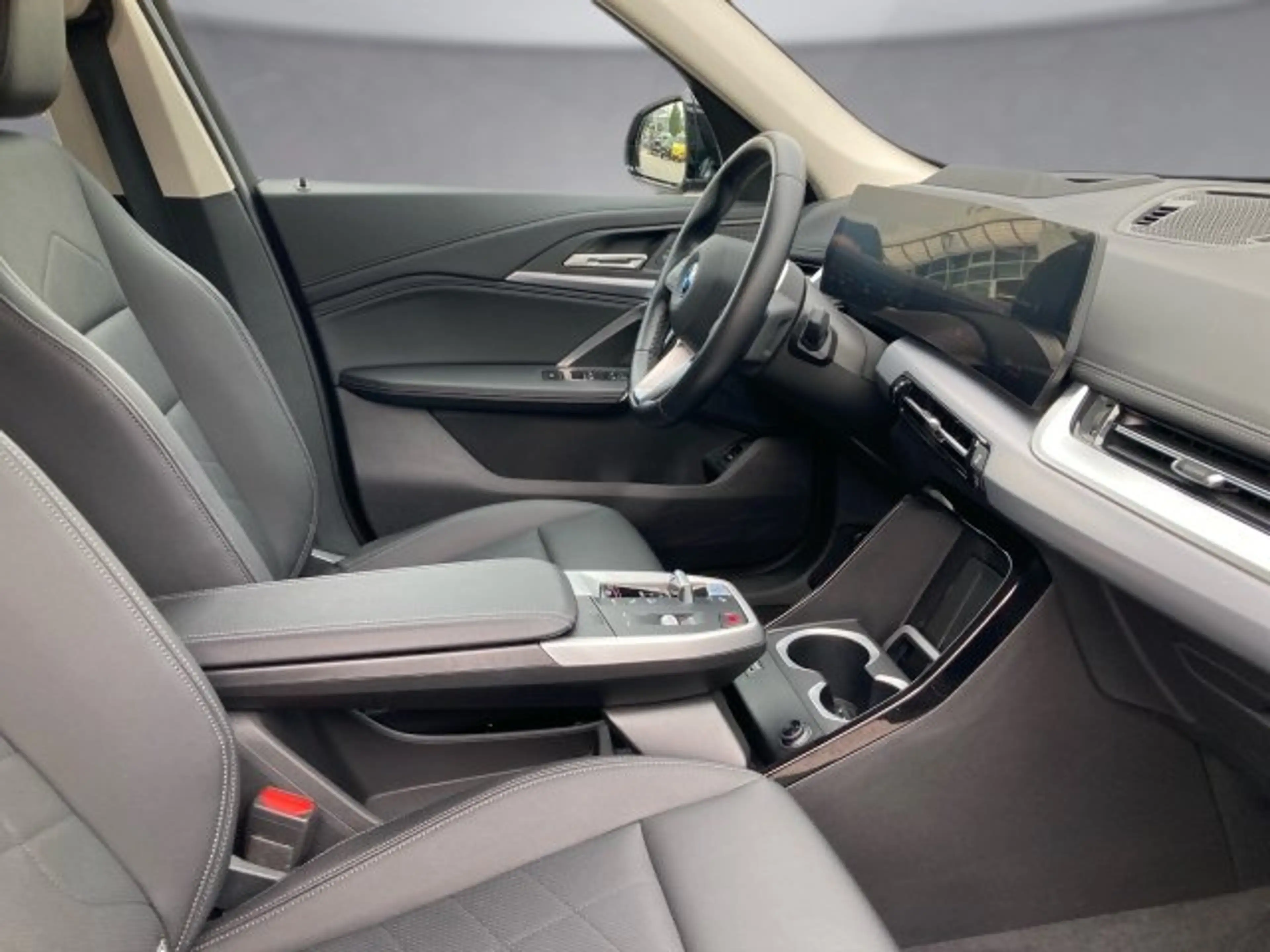BMW iX1 xDrive30 64,7kWh — photo 11