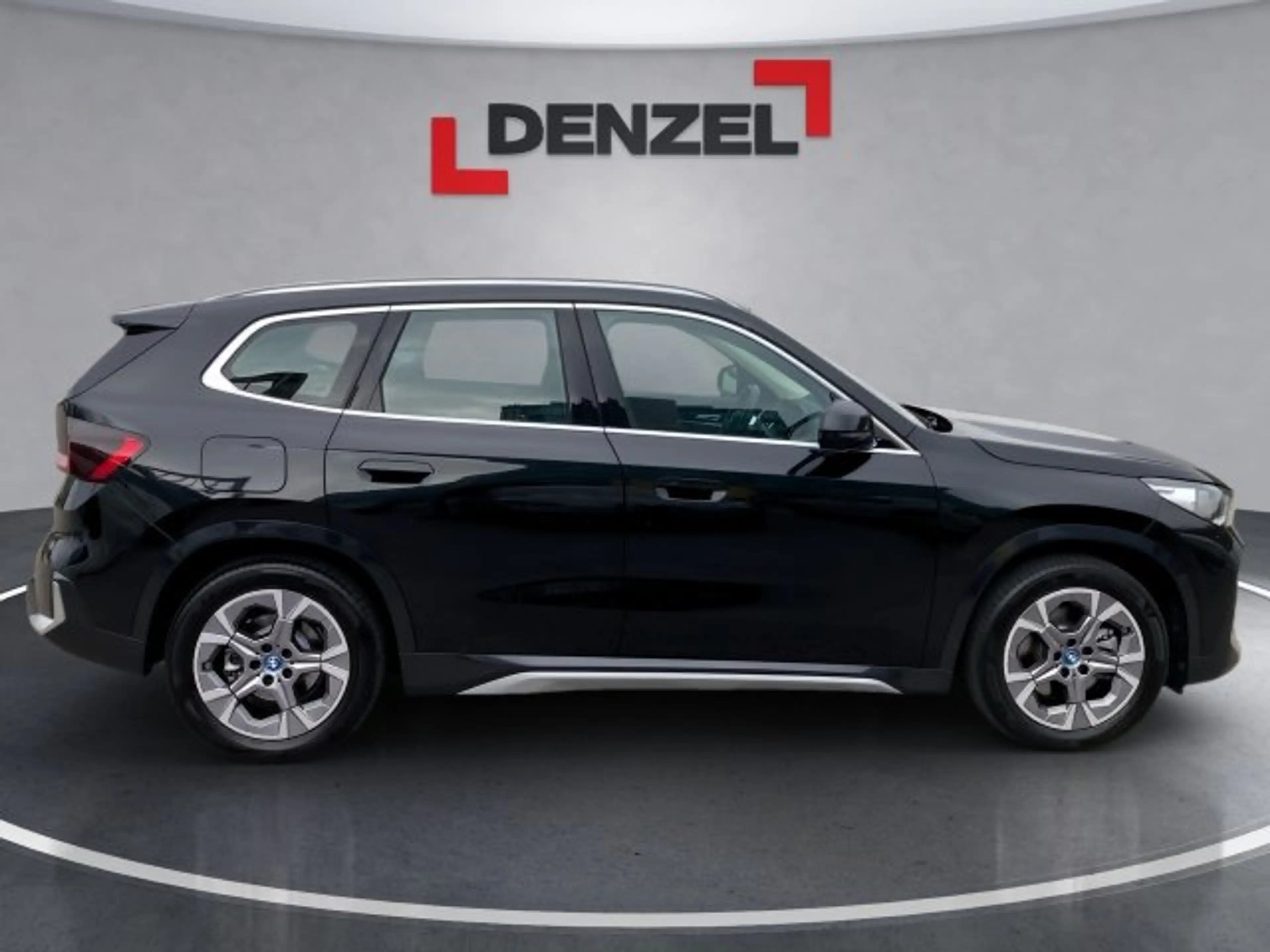 BMW iX1 xDrive30 64,7kWh — photo 5