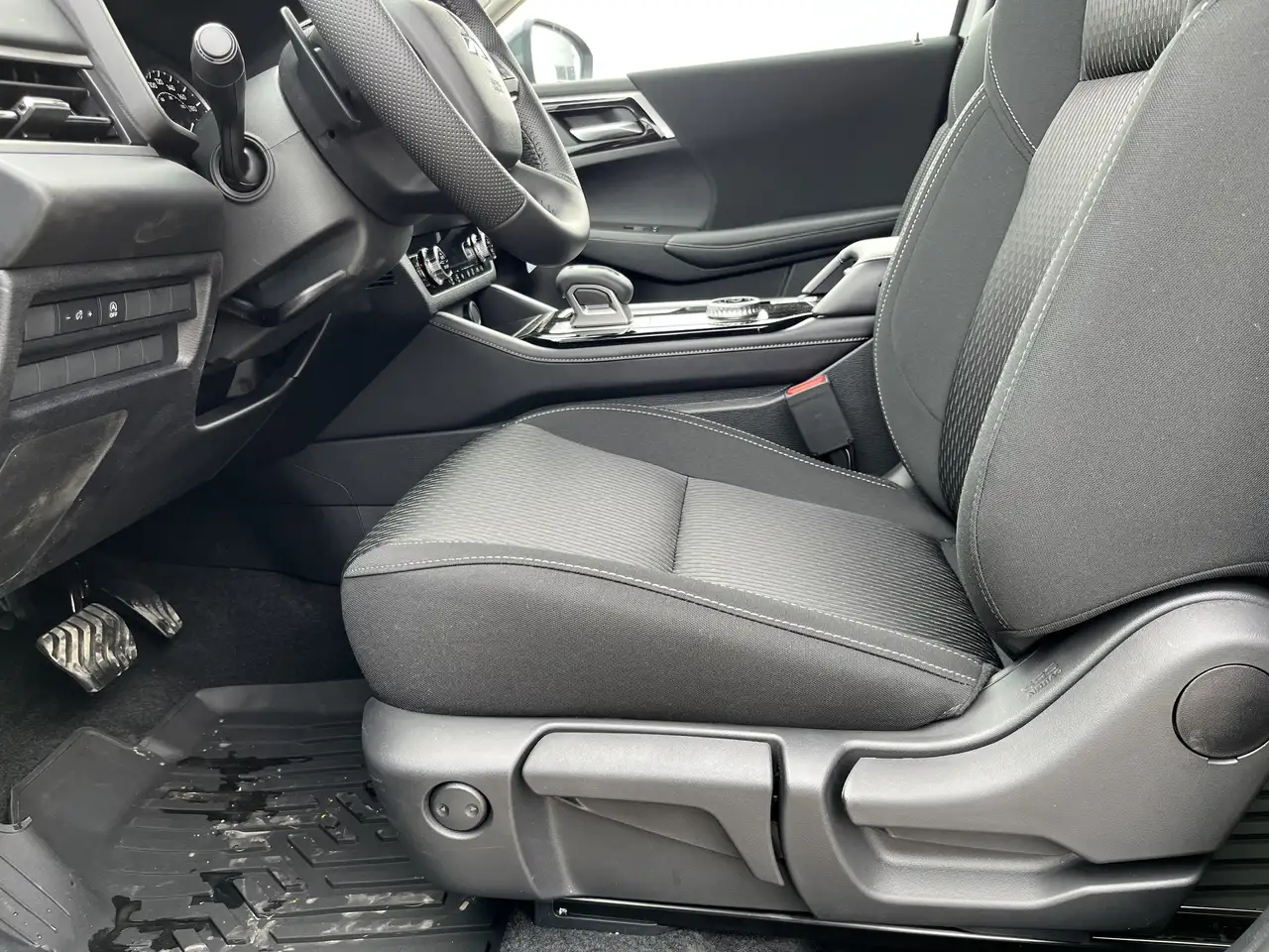 Mitsubishi Outlander photo Mitsubishi Outlander