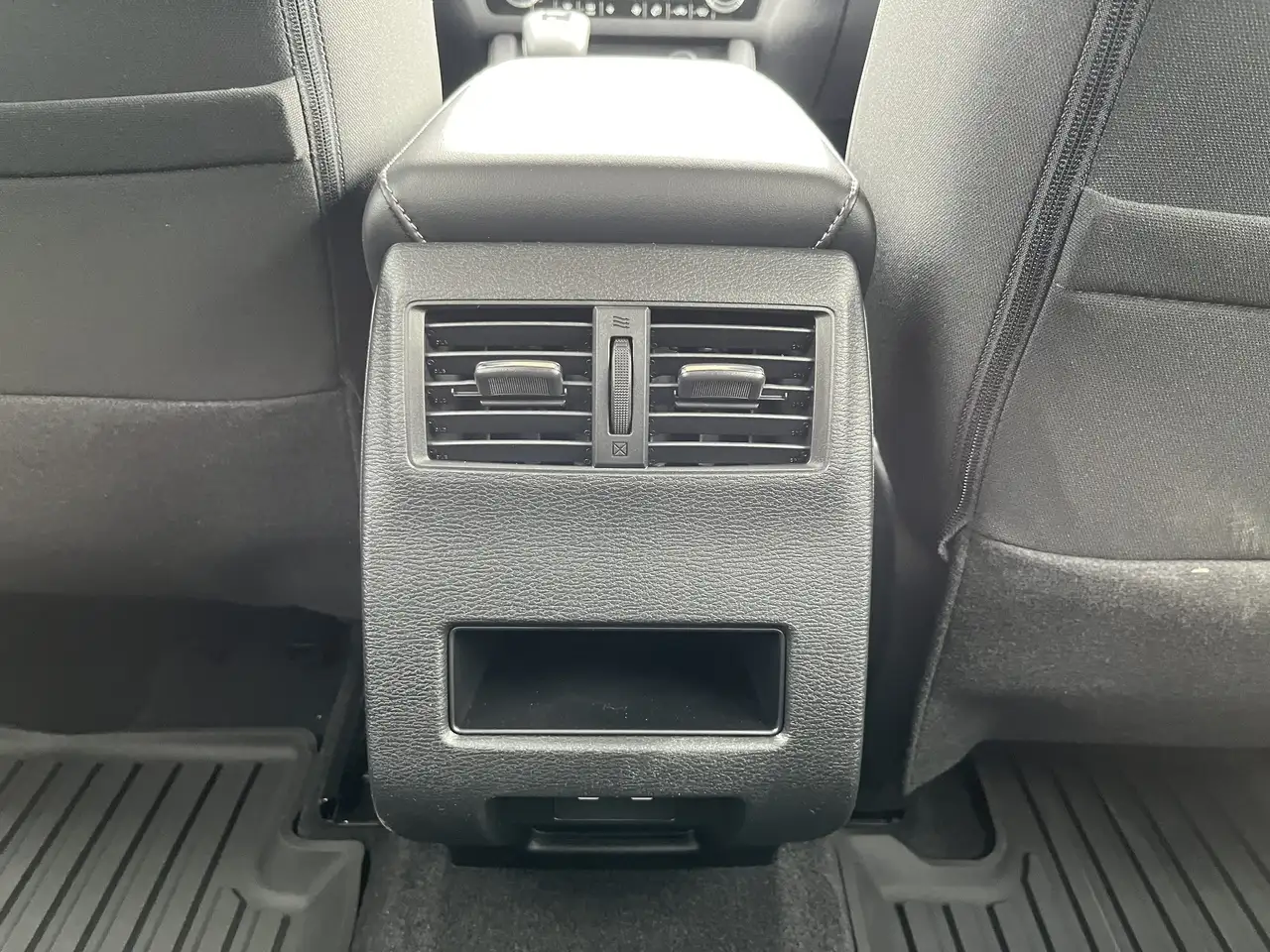 Mitsubishi Outlander photo Mitsubishi Outlander
