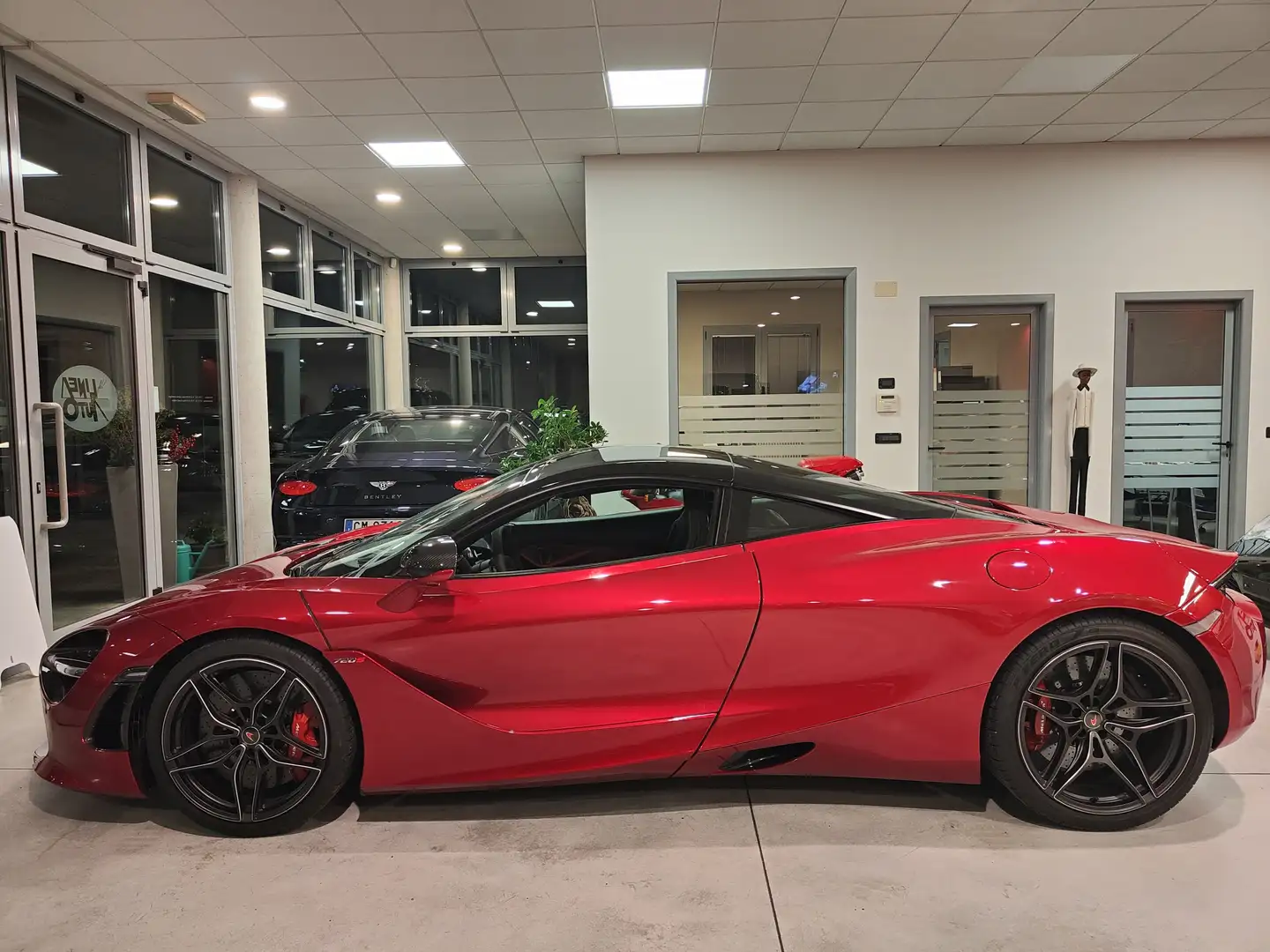 McLaren 720S Coupe Czerwony - 2