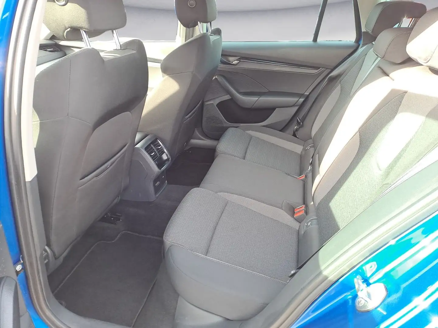 Skoda Octavia Combi 1.5 TSI Infotainment Columbus ACC Blau - 2