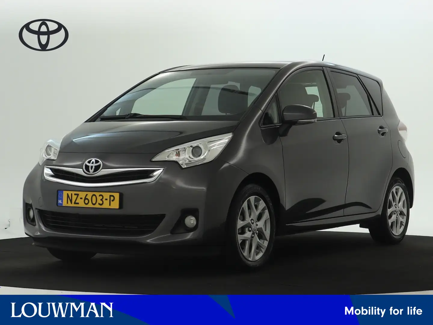 Toyota Verso-S 1.3 VVT-i Dynamic Limited | Airco | Cruise Control Grijs - 1