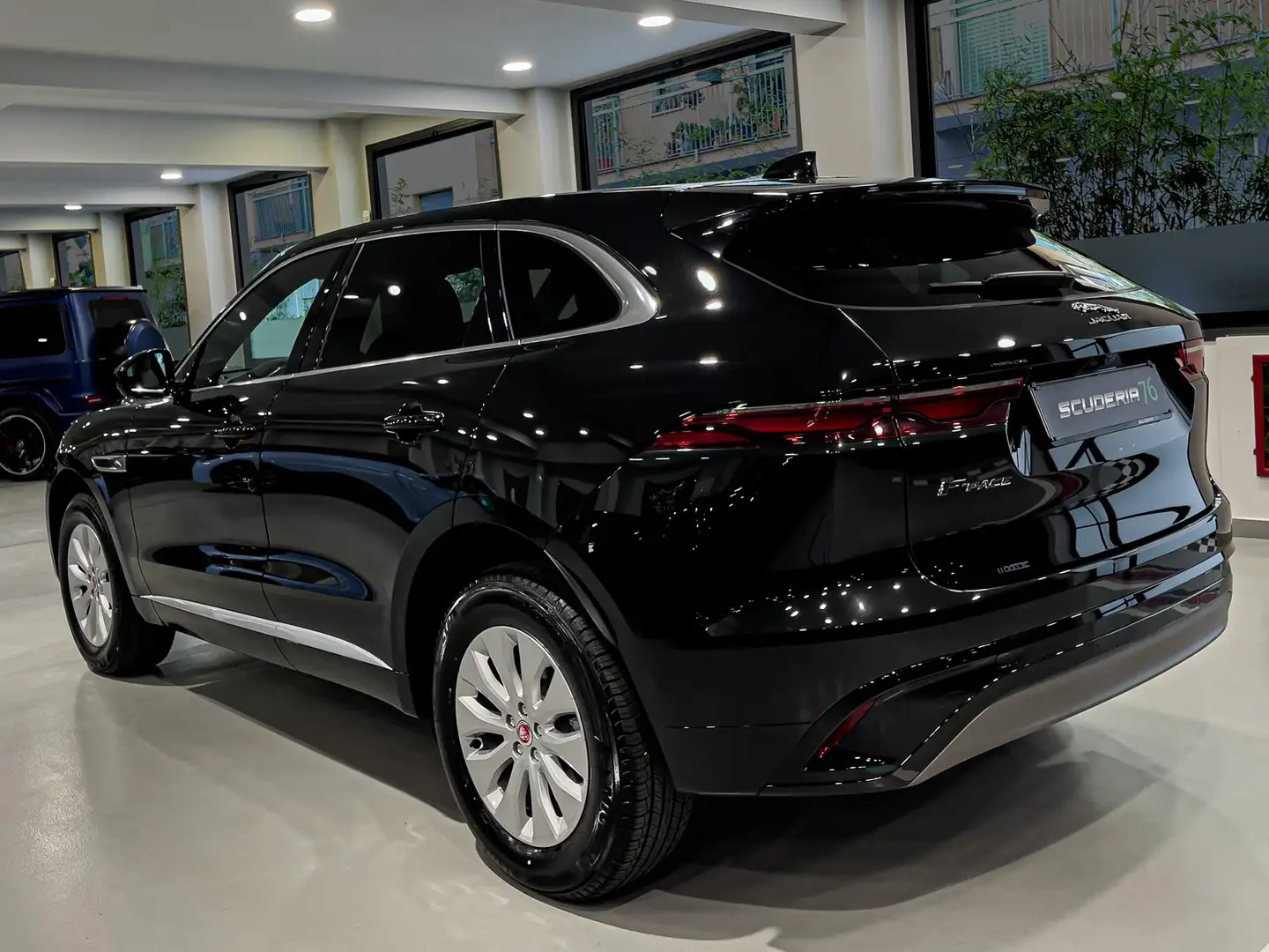 Jaguar F-Pace 2.0d i4 mhev R-Dynamic S awd 204cv auto Noir - 2