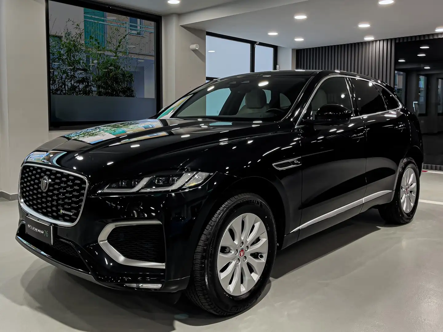 Jaguar F-Pace 2.0d i4 mhev R-Dynamic S awd 204cv auto Noir - 1