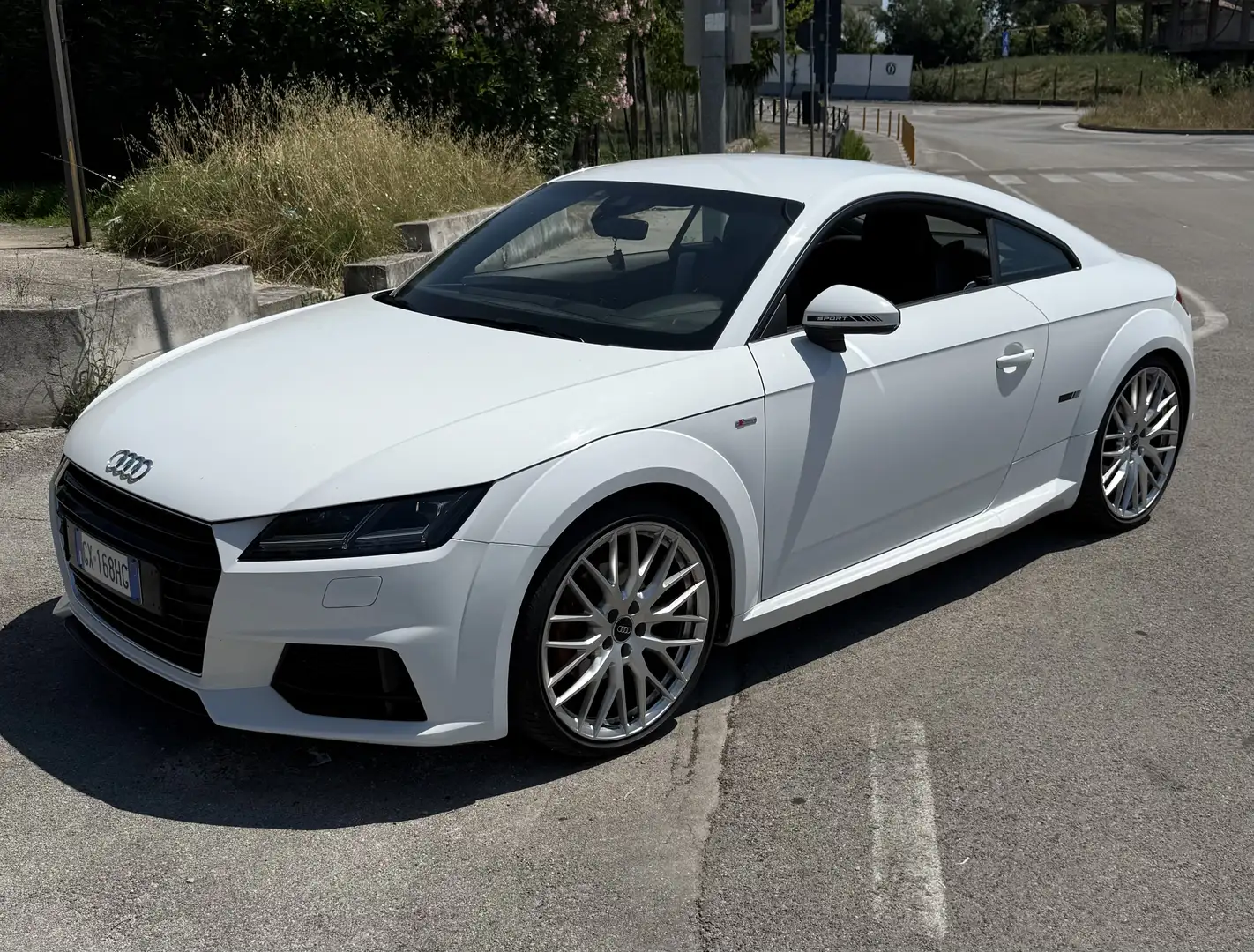 Audi TT Coupe 2.0 tfsi S line - 1