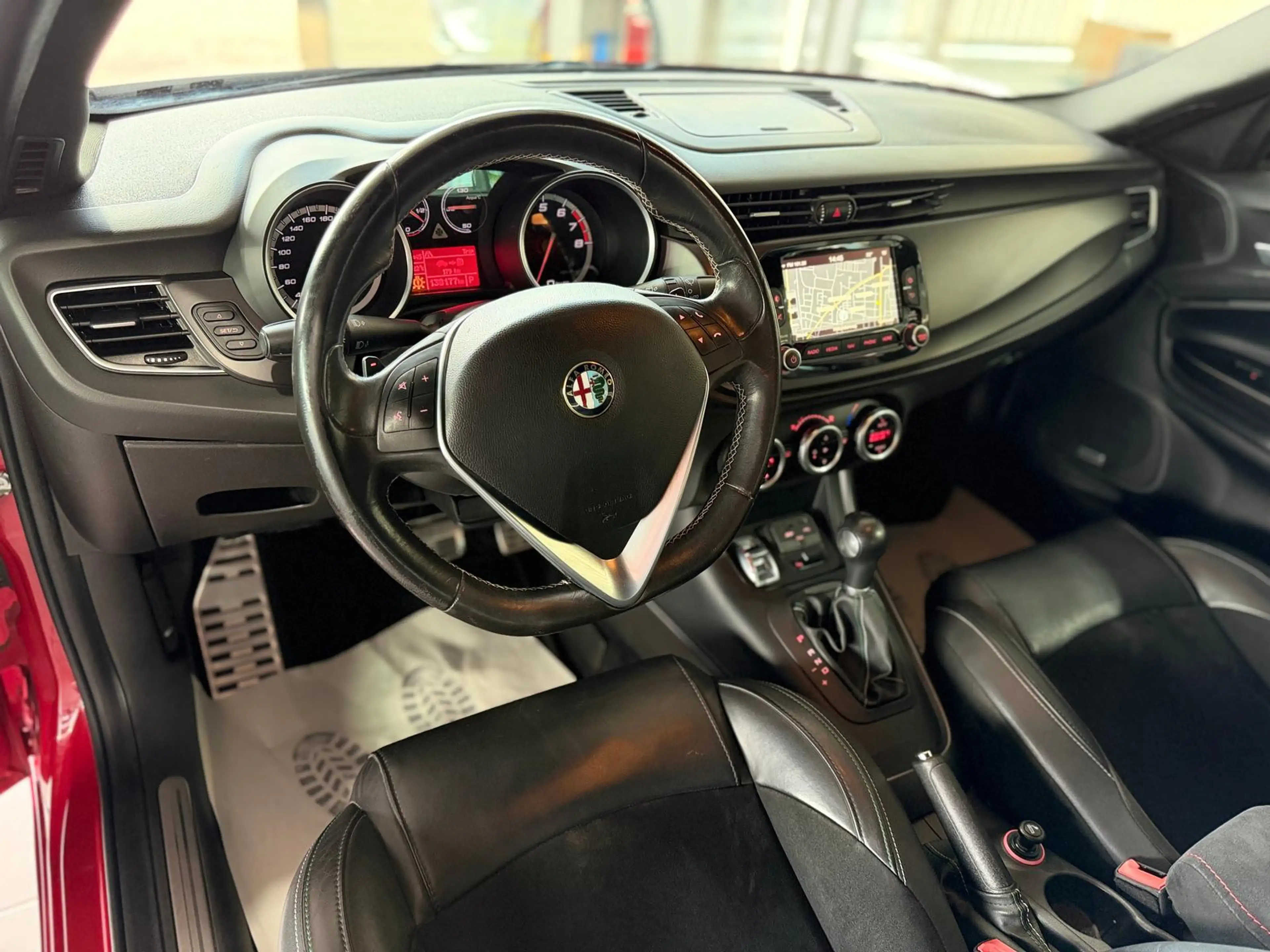 Alfa Romeo Giulietta Quadrifoglio Verde 1.8 Turbo Automatik — photo 12