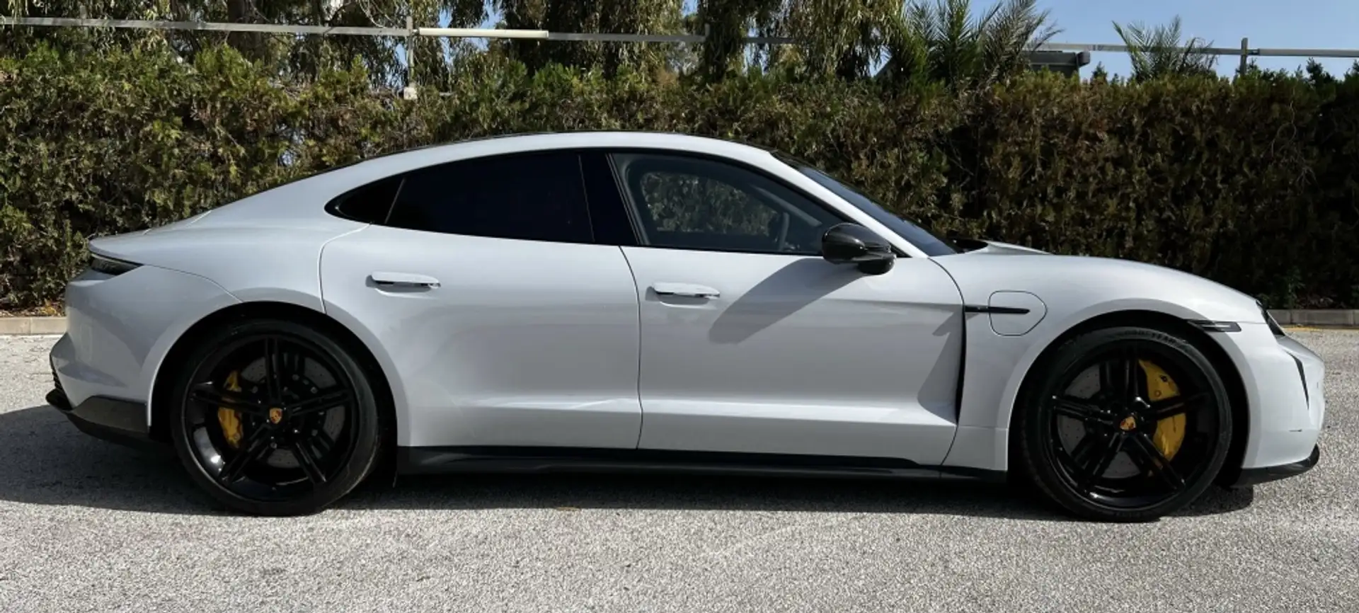 Porsche Taycan GTS Grijs - 2