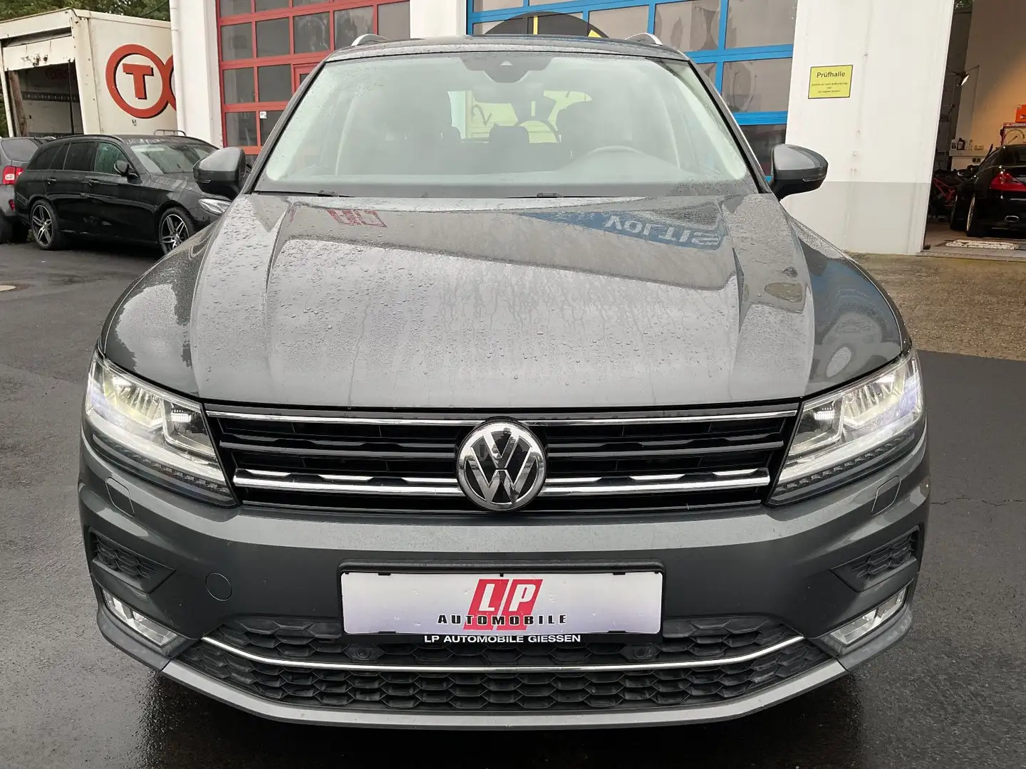 Volkswagen Tiguan Highline 2.0 TDI DSG Klima Navi ACC PDC Grau - 2