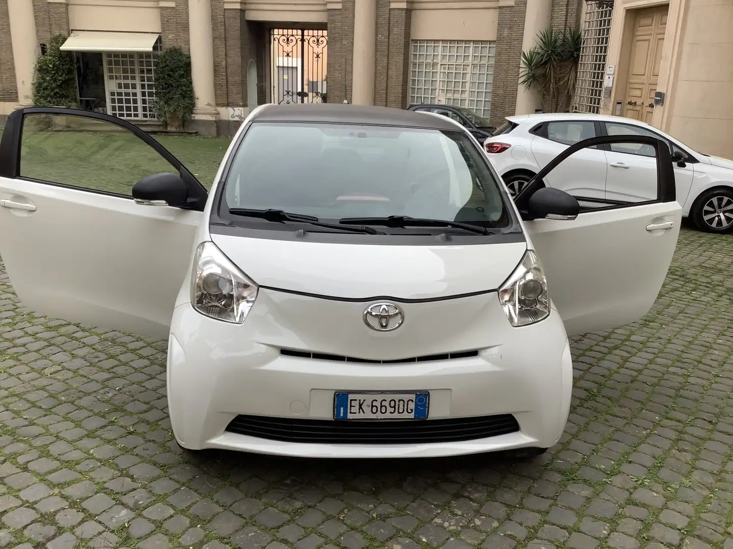 Toyota iQ 1.0 Sol - 1