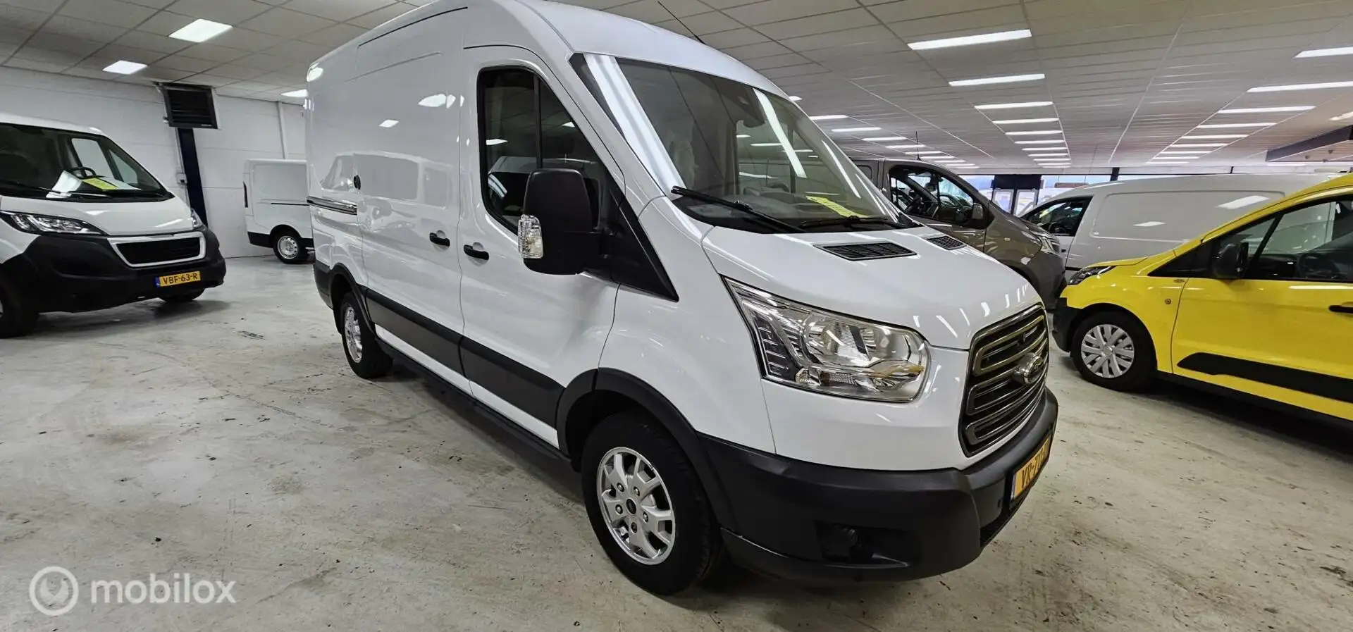 Ford Transit 310 2.2 TDCI L2H2 Airco Cruise Navi Weiß - 2
