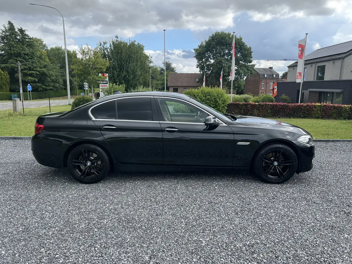 BMW 518 BMW 518d pack sport full black toit ouvrant - 2