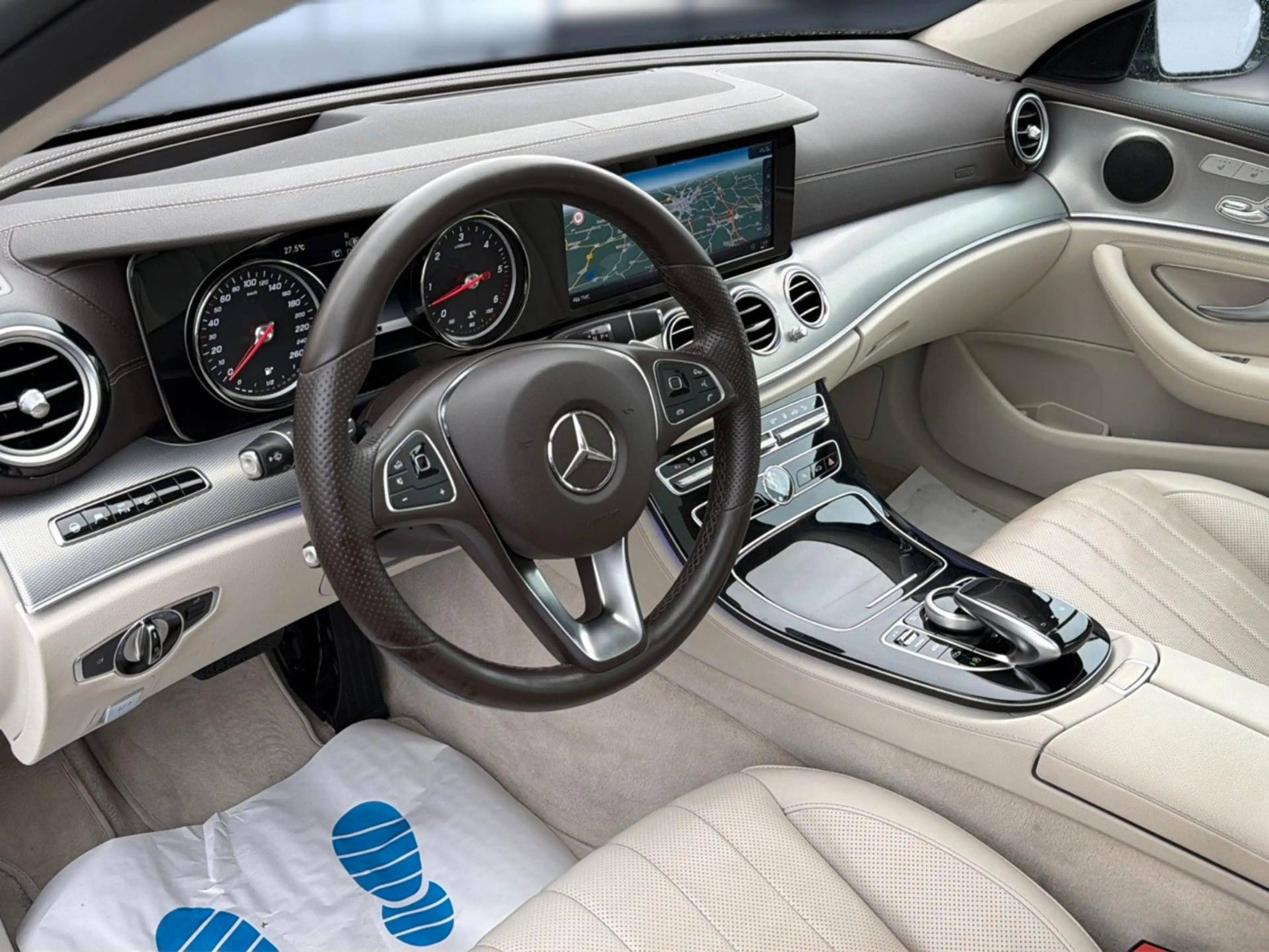 Mercedes-Benz E 350 d 4Matic*LED*AHK*PANO*ACC*StHz*HUD*RFK — photo 11