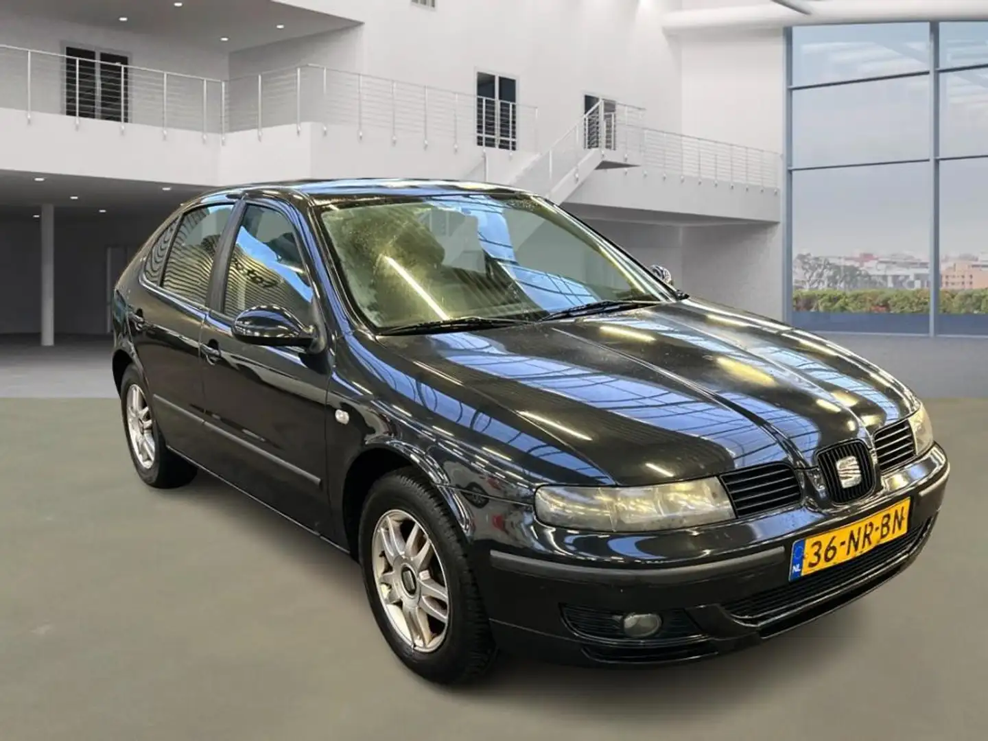SEAT Leon 1.6-16V Stella Zwart - 2