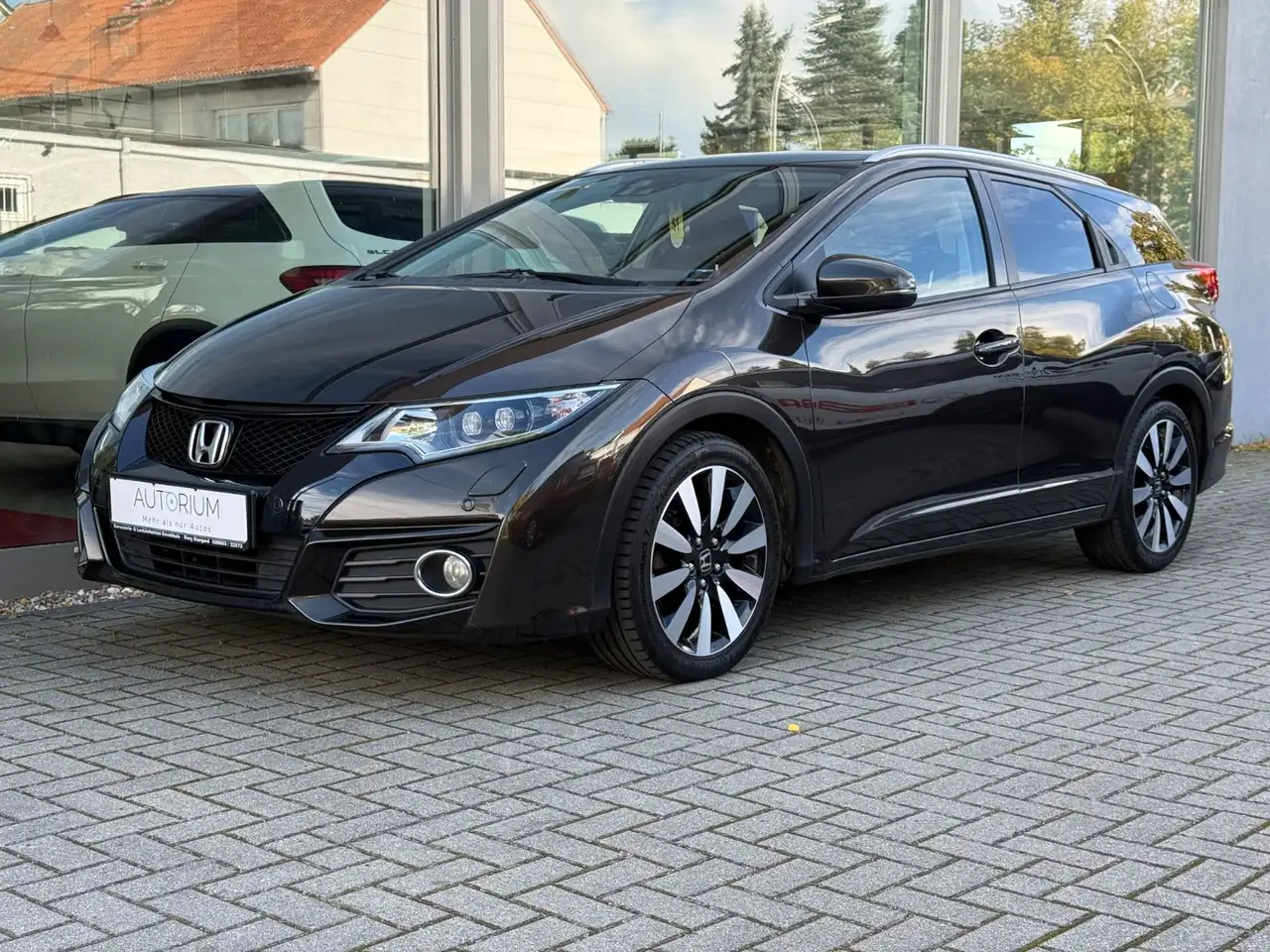Honda Civic Tourer Executive 1.8 AUT TEMP NAV KAM LED — photo 1 of 27