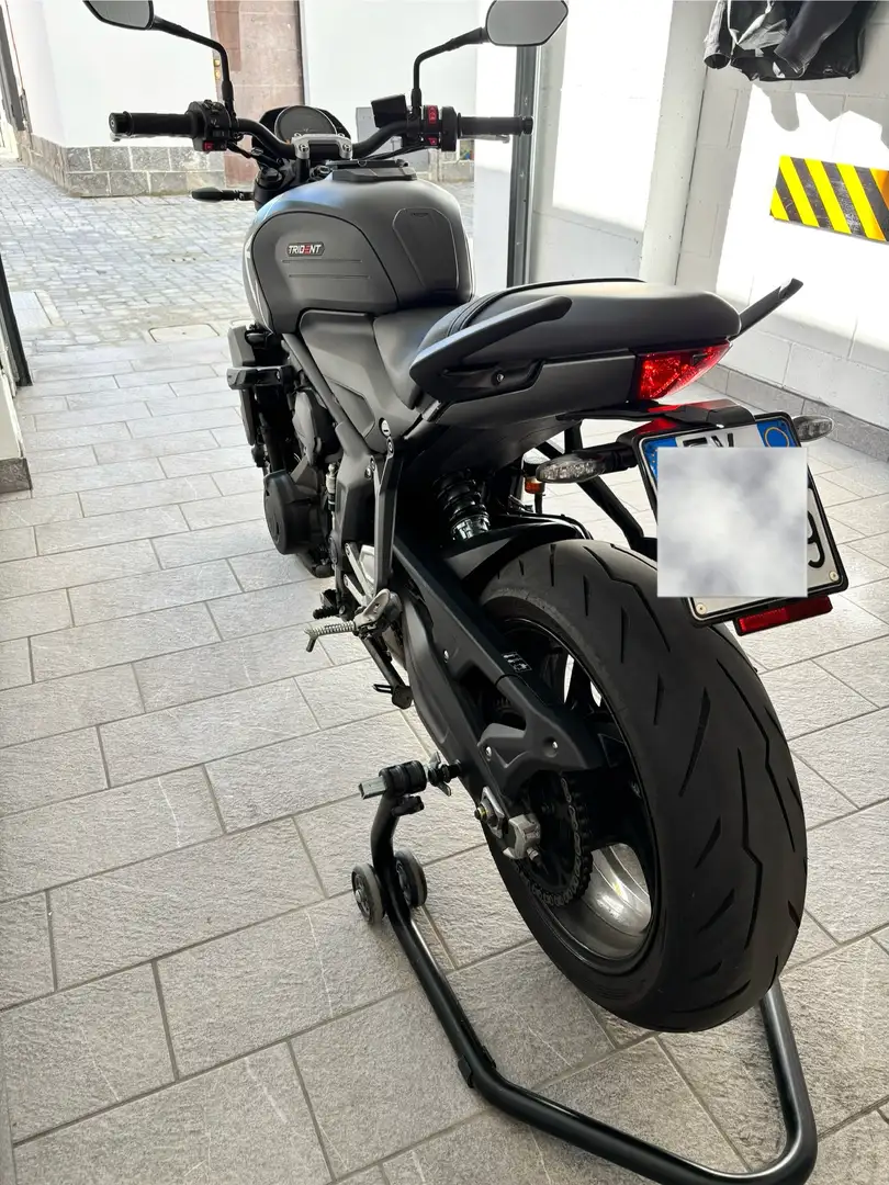 Triumph Trident 660 Nero - 2