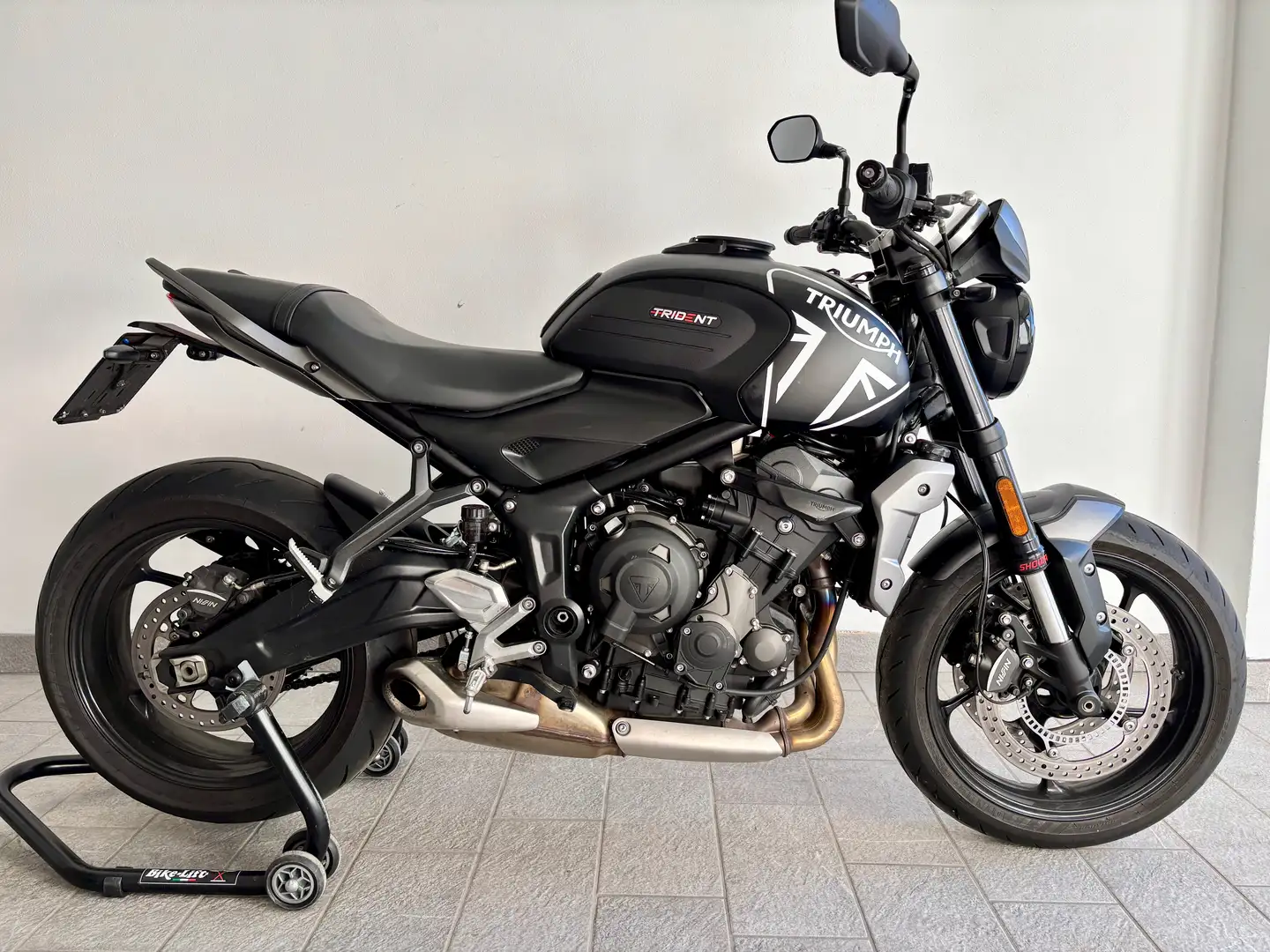 Triumph Trident 660 Nero - 1