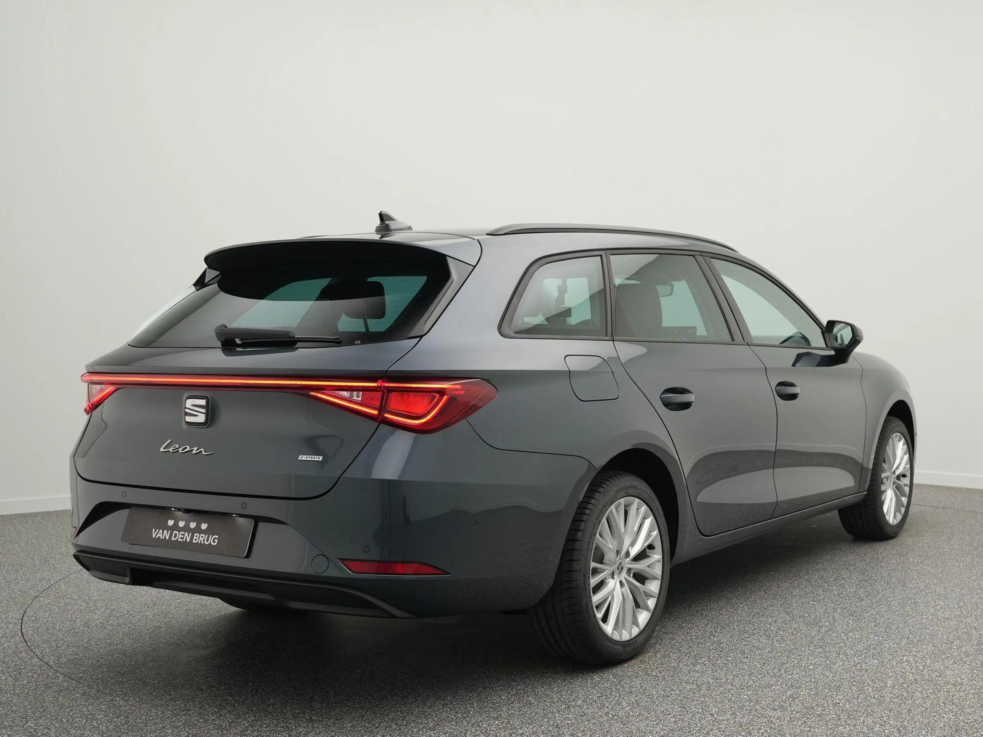 SEAT Leon e-Hybrid Sportstourer 1.5 TSI Style Business Intense 204PK — photo 2