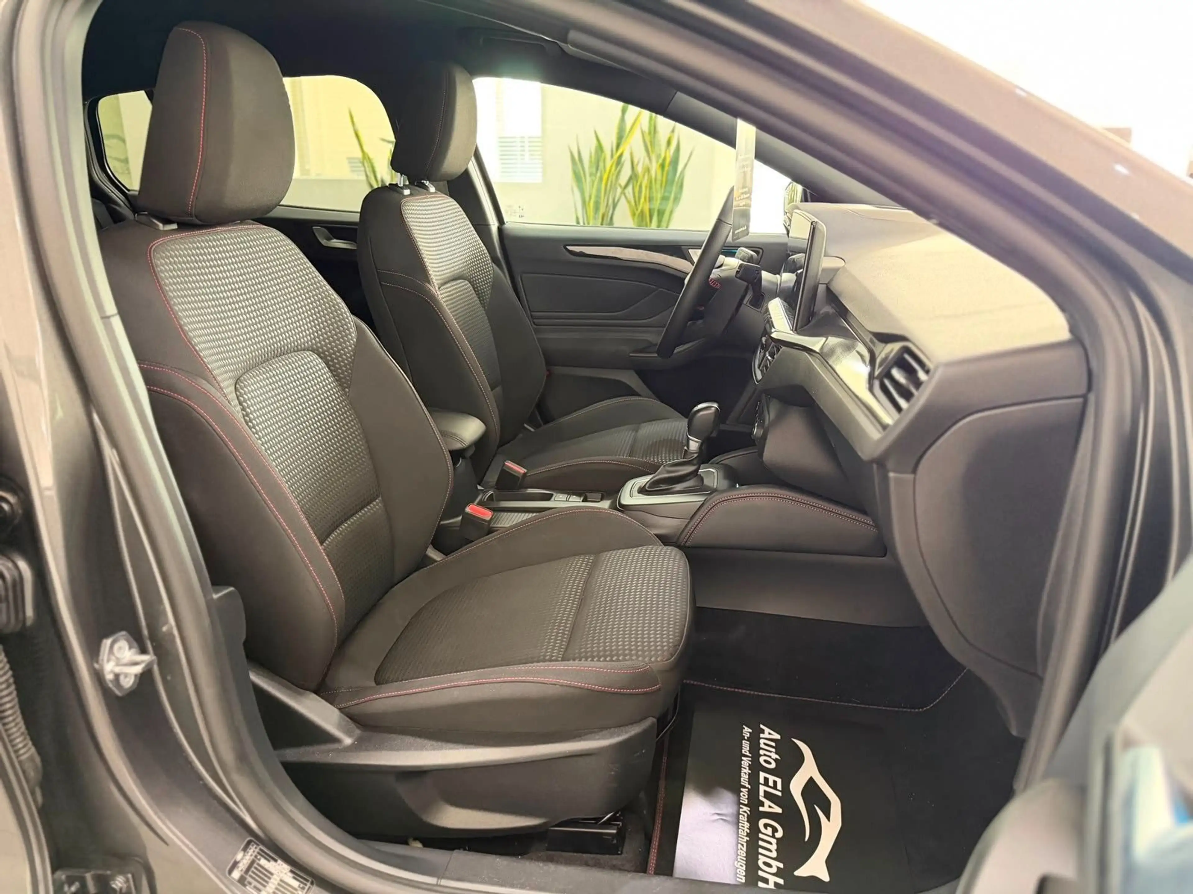 Ford Focus Turnier ST-Line X 1.Hand|AHK|Kamera|Navi — photo 9