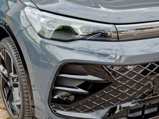 Volkswagen Tiguan view 6