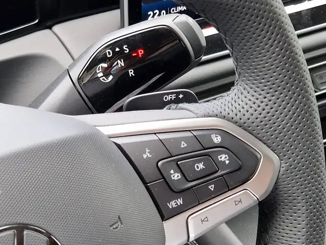 Volkswagen Tiguan view 12