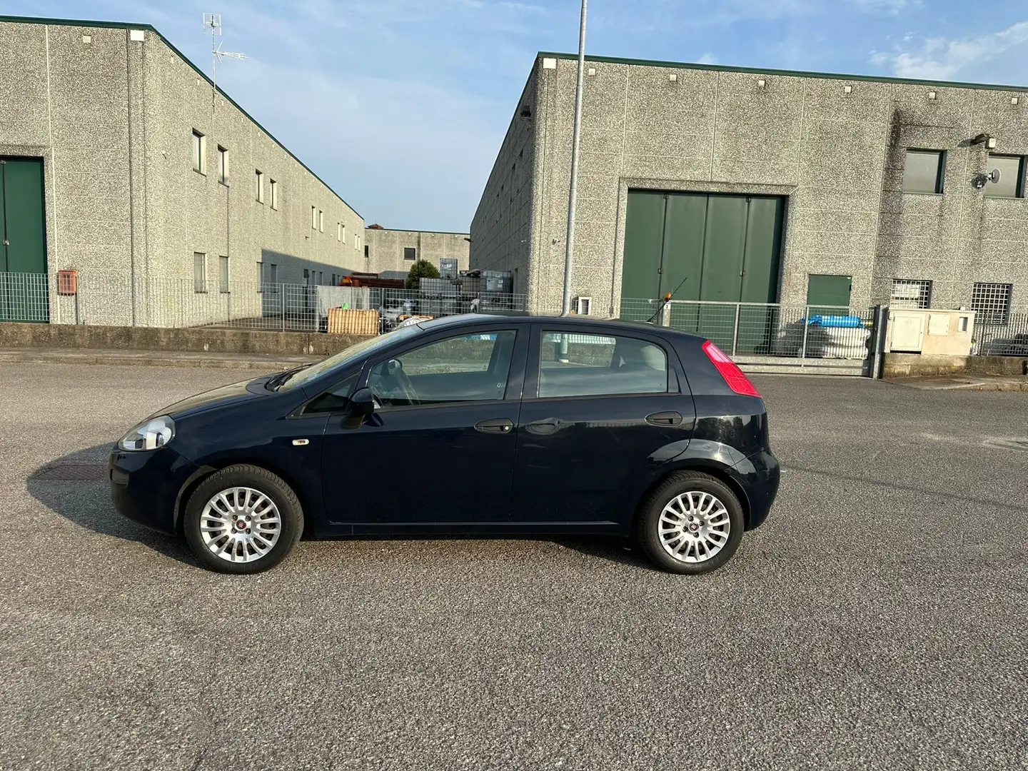 Fiat Punto 5p 1.4 Young c/navi,radio easypower Gpl Blu/Azzurro - 2