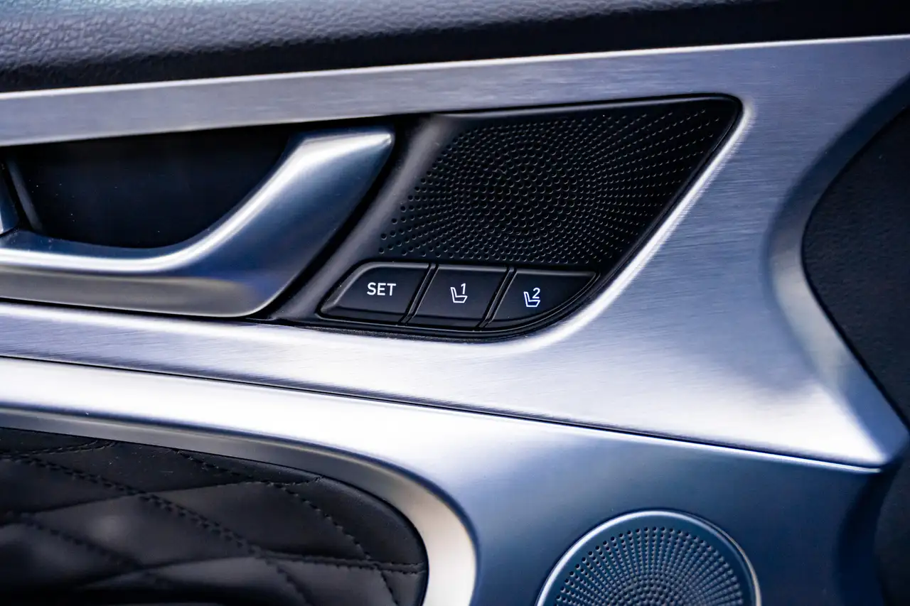 Genesis G70 photo Genesis G70