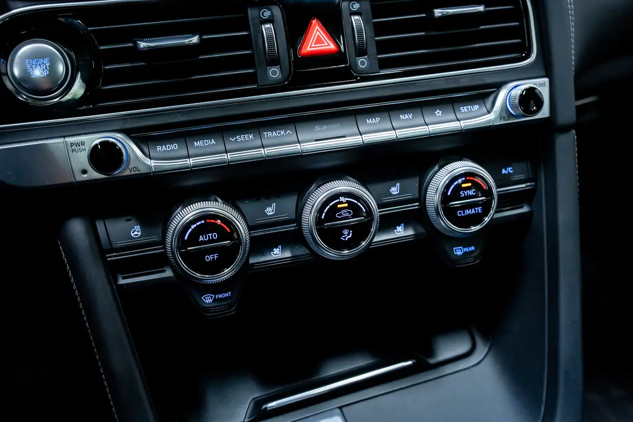 Genesis G70 photo Genesis G70