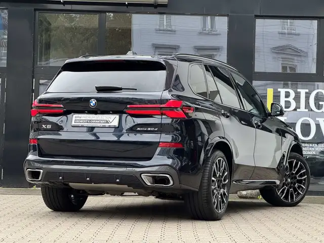 BMW X5 view 2